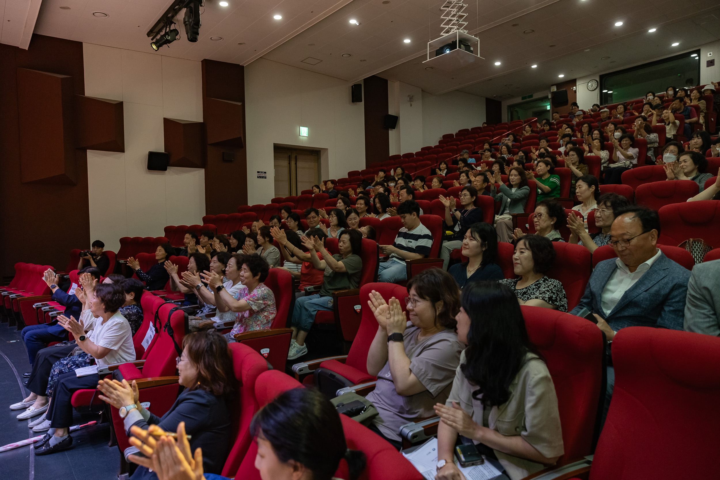 20240703-2024년 광진구 장기요양요원 힐링프로그램 토크&팝페라 콘서트 240703_0873_G_135558.jpg