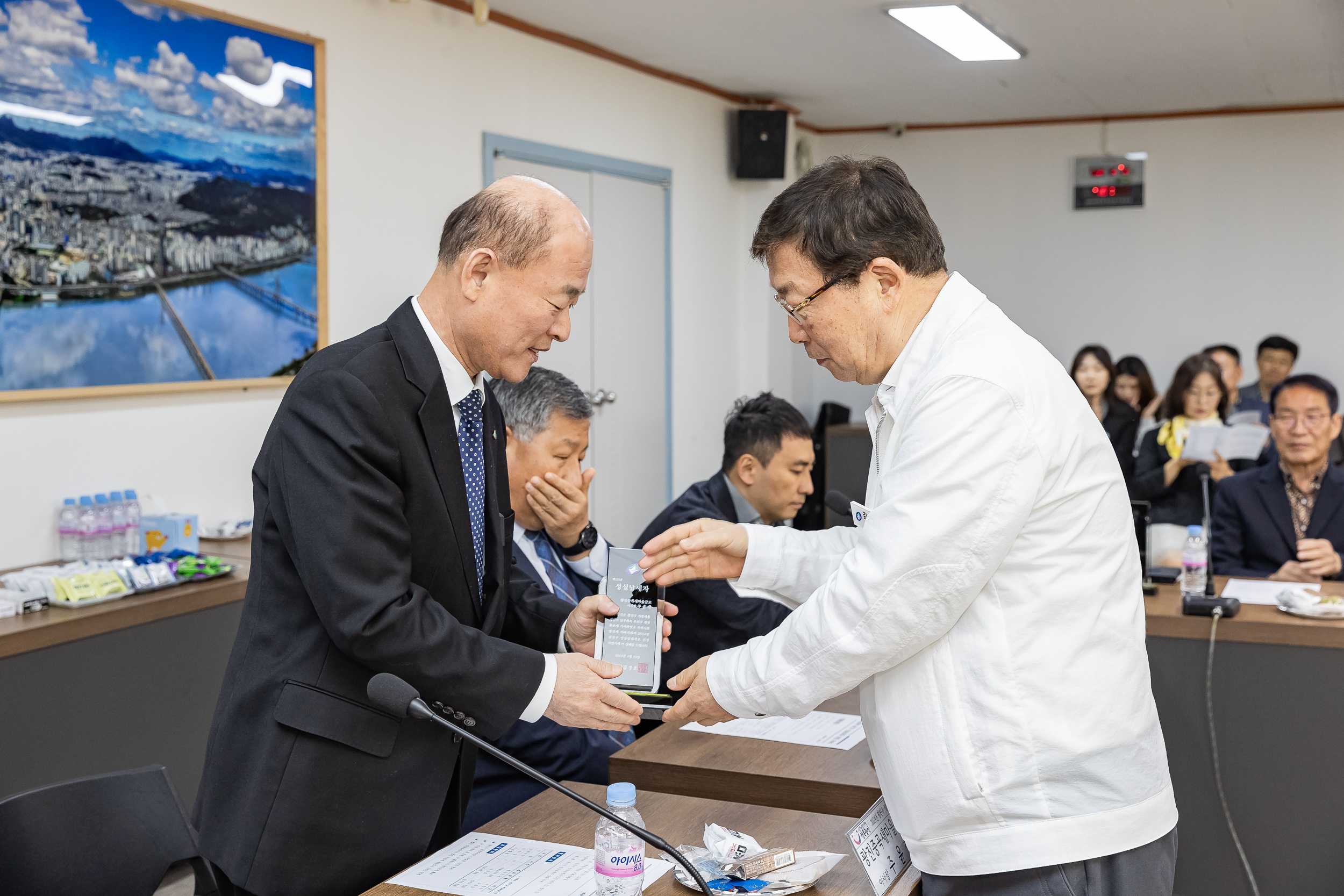 20240412-2024년 광진구 성실납세자 표창 수여식 240412_0196_G_171419.jpg