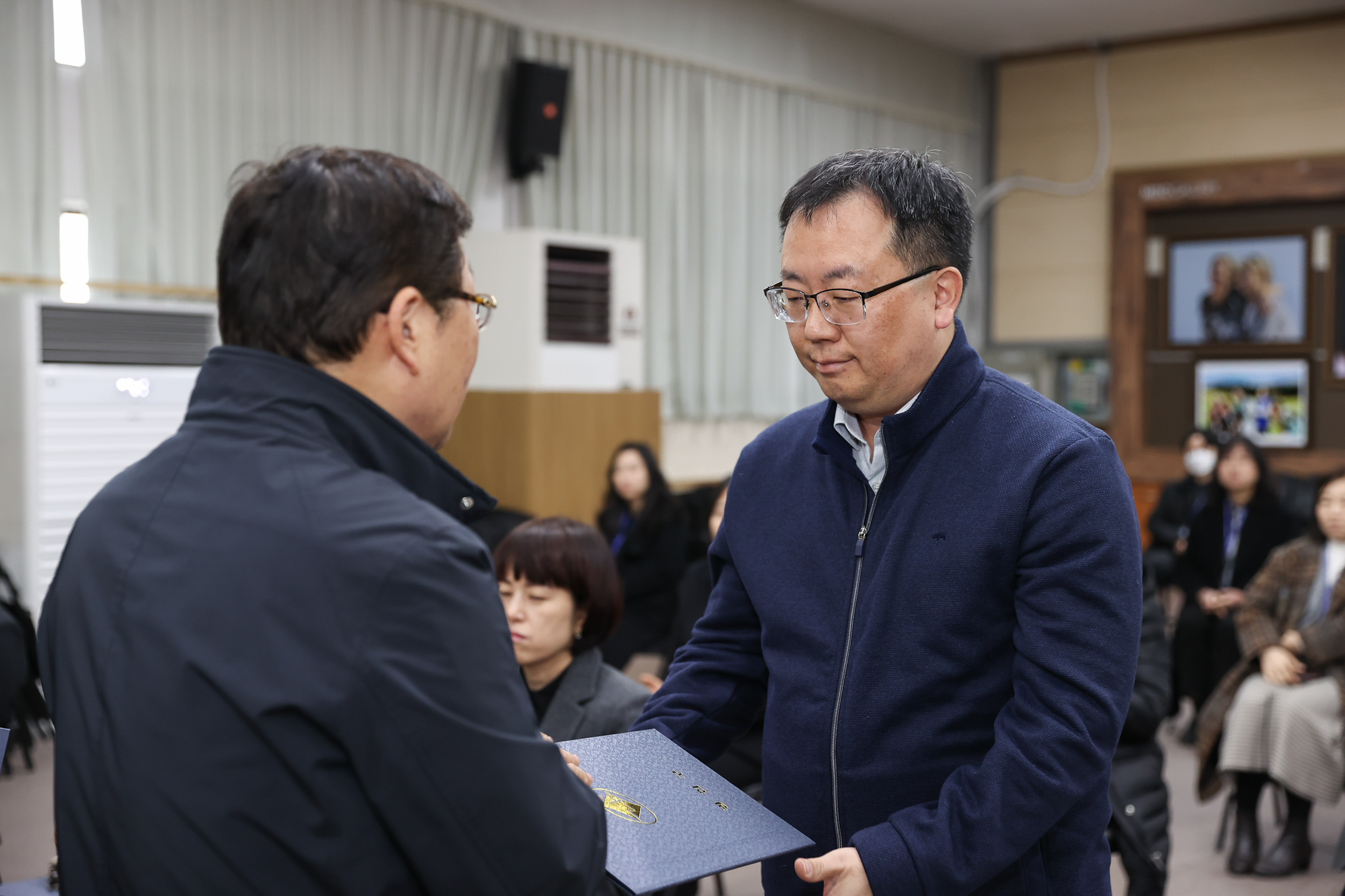 20231227-2024년 상반기 정기인사 발령장 수여식 231227_0531_G_095244.jpg