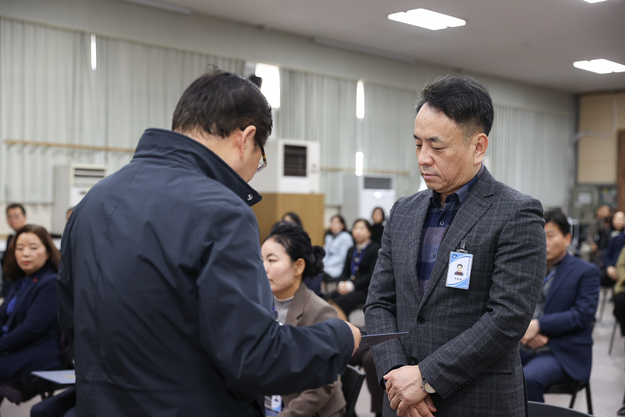 20231227-2024년 상반기 정기인사 발령장 수여식 231227_0149_G_095234.jpg