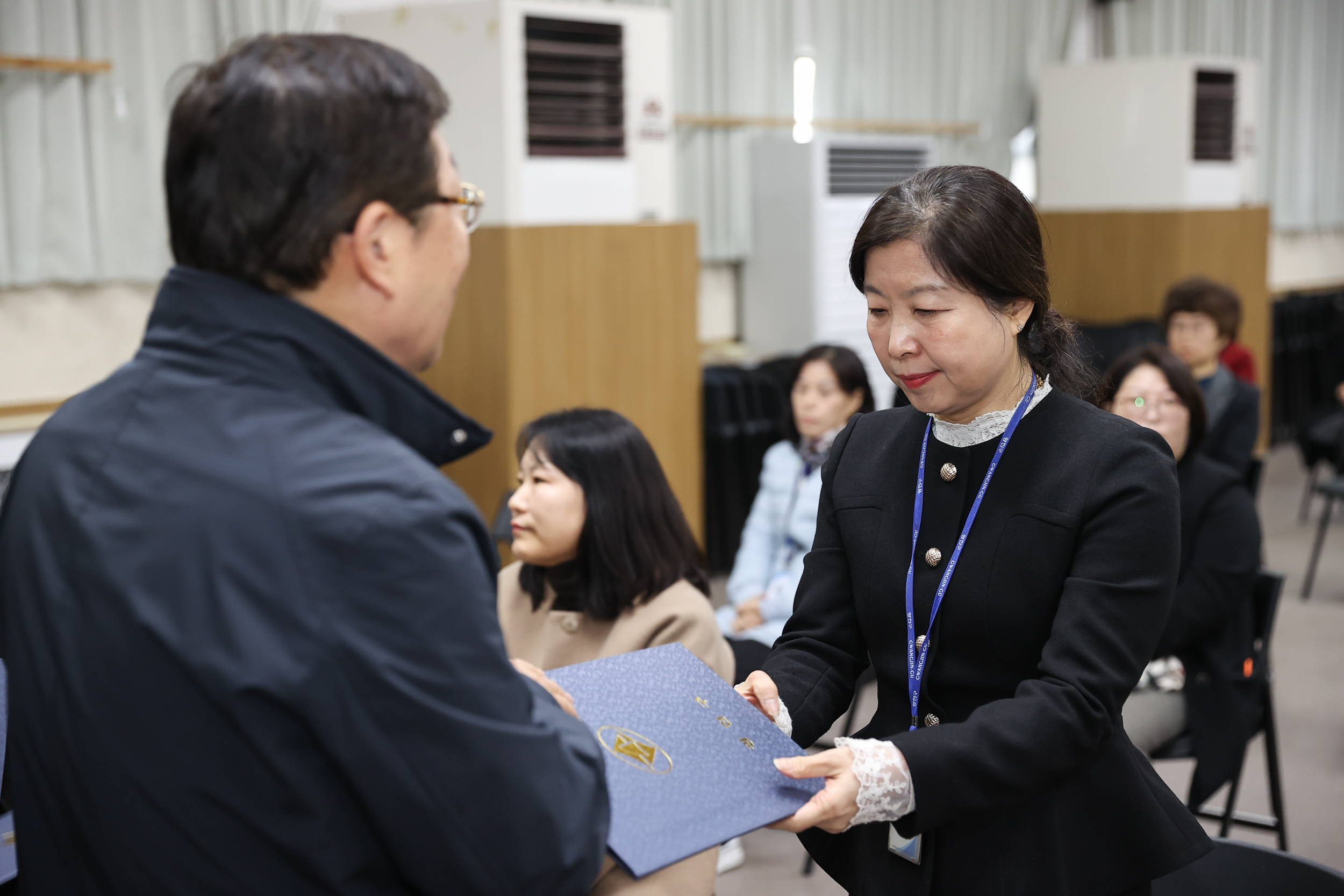 20231227-2024년 상반기 정기인사 발령장 수여식 231227_0319_G_095238.jpg