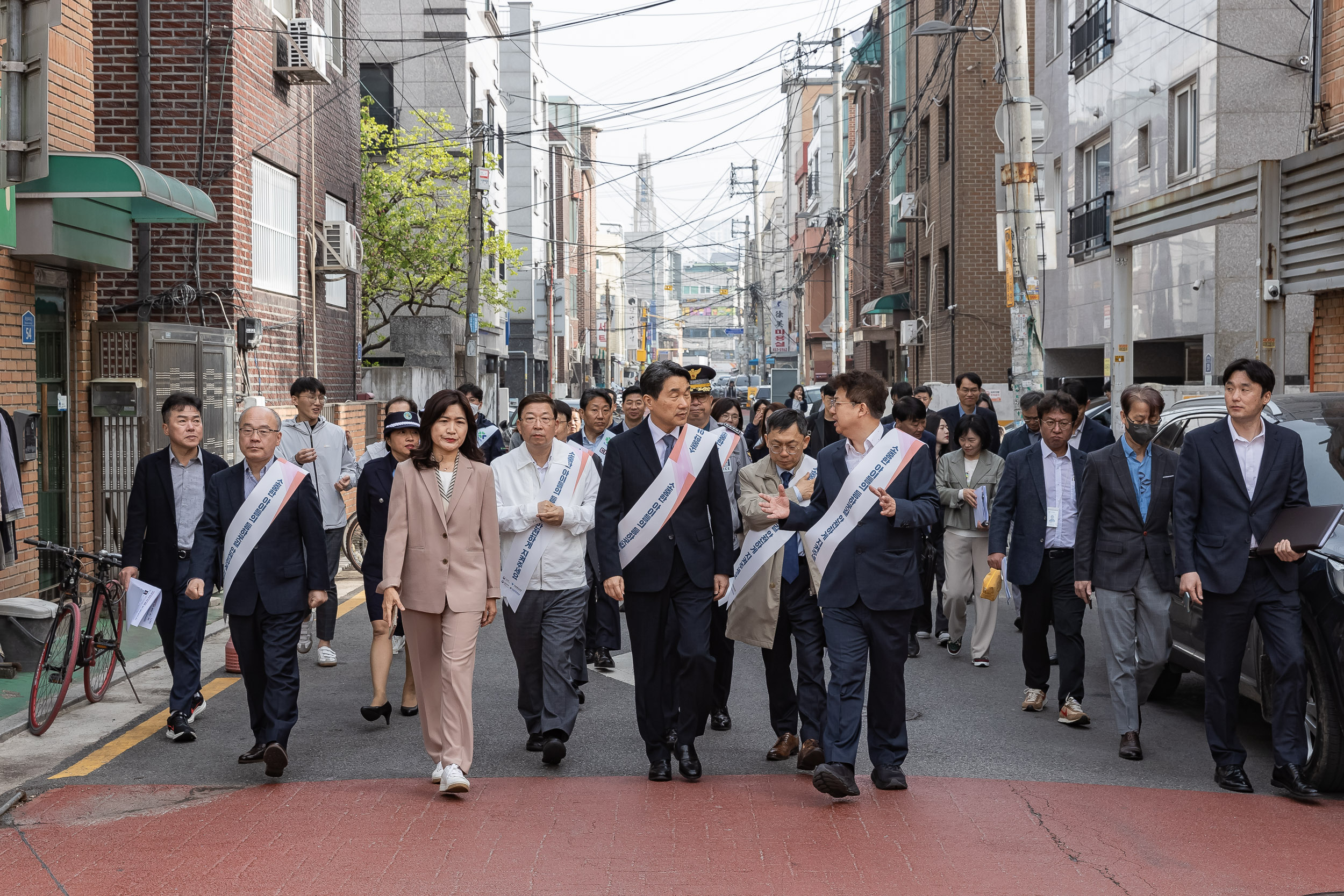 20240417-신자초등학교 등굣길 안전 캠페인 240417_0199_G_161829.jpg