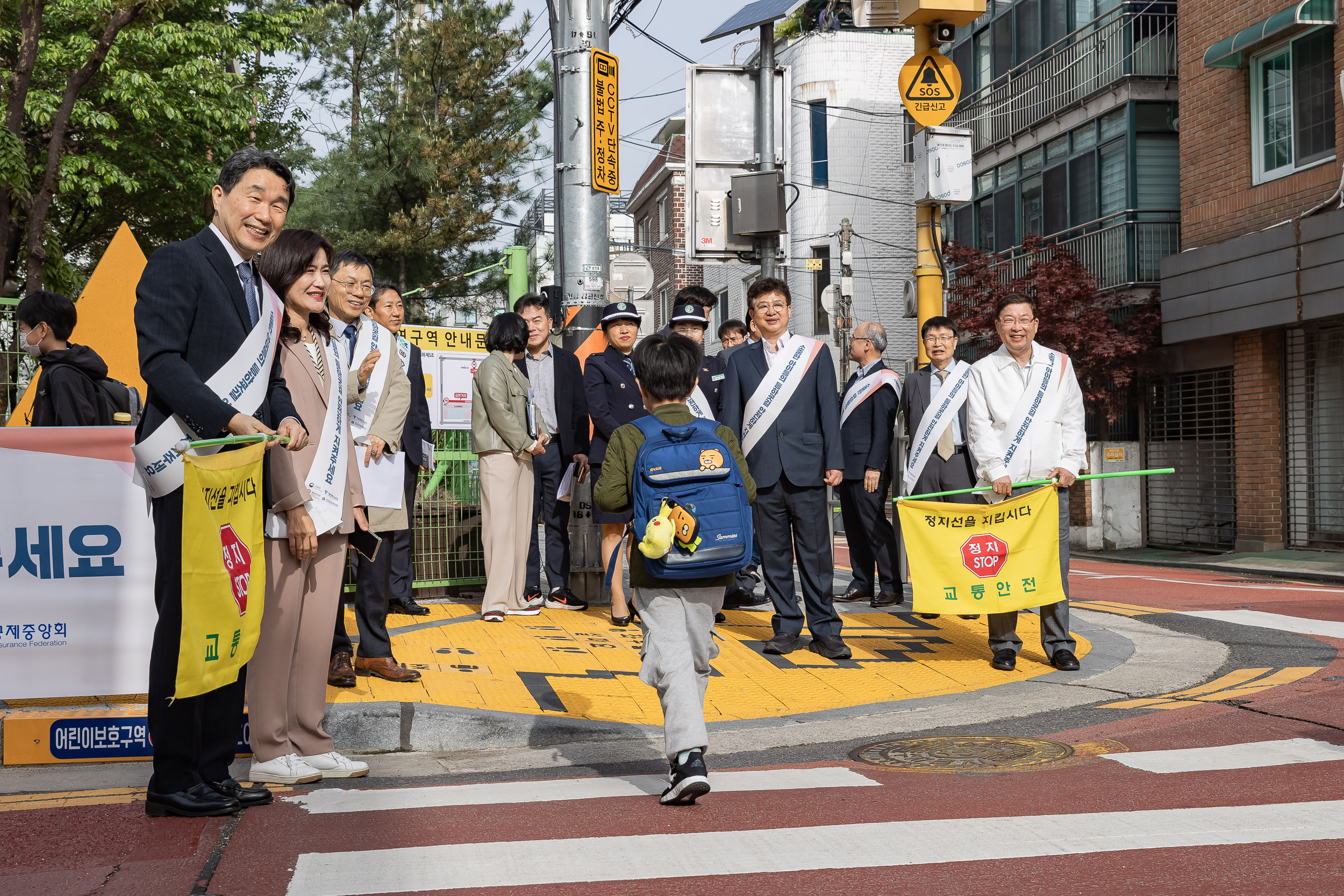 20240417-신자초등학교 등굣길 안전 캠페인 240417_0385_G_161831.jpg