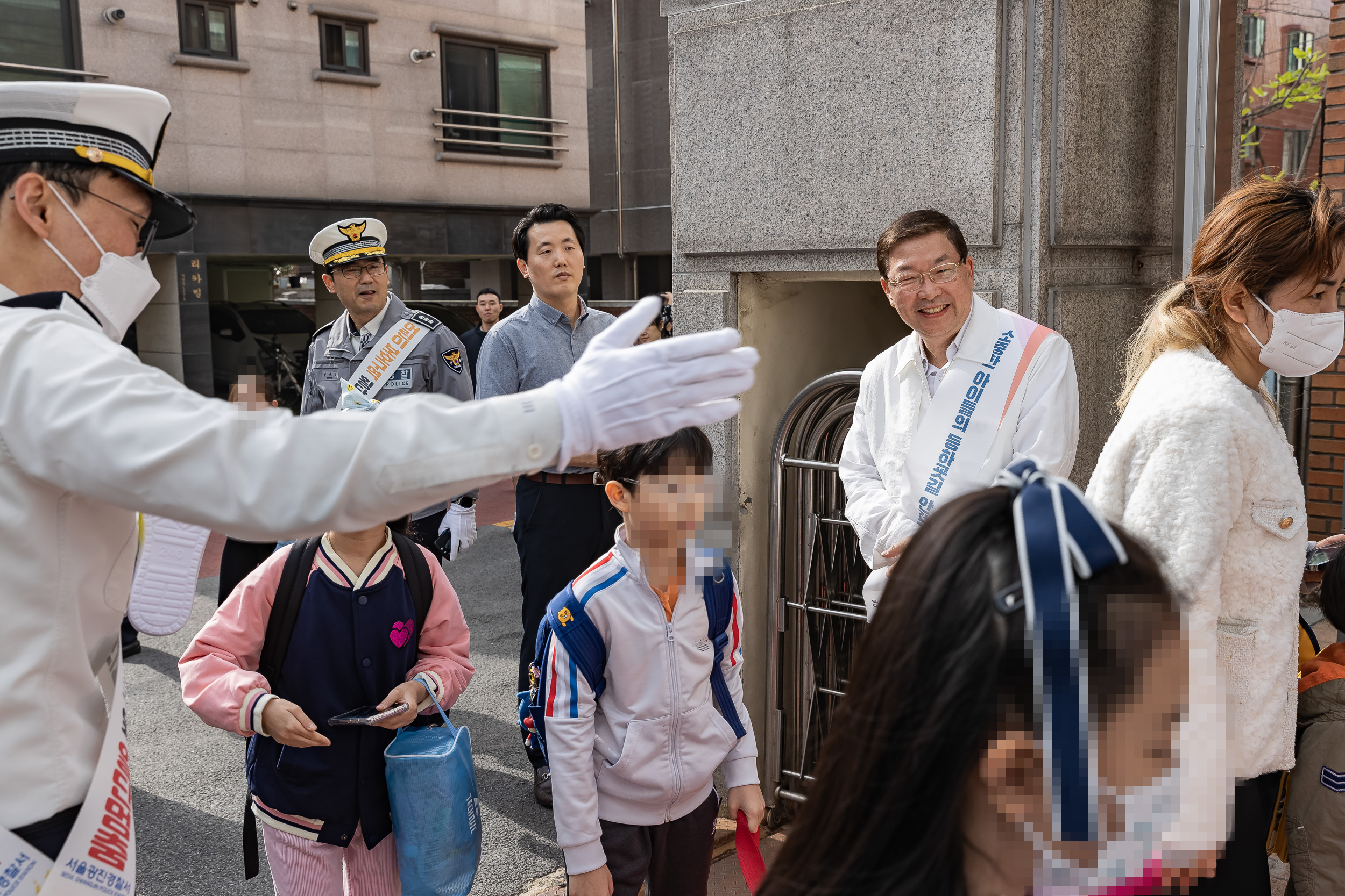 20240417-신자초등학교 등굣길 안전 캠페인 240417_0553_G_161831.jpg