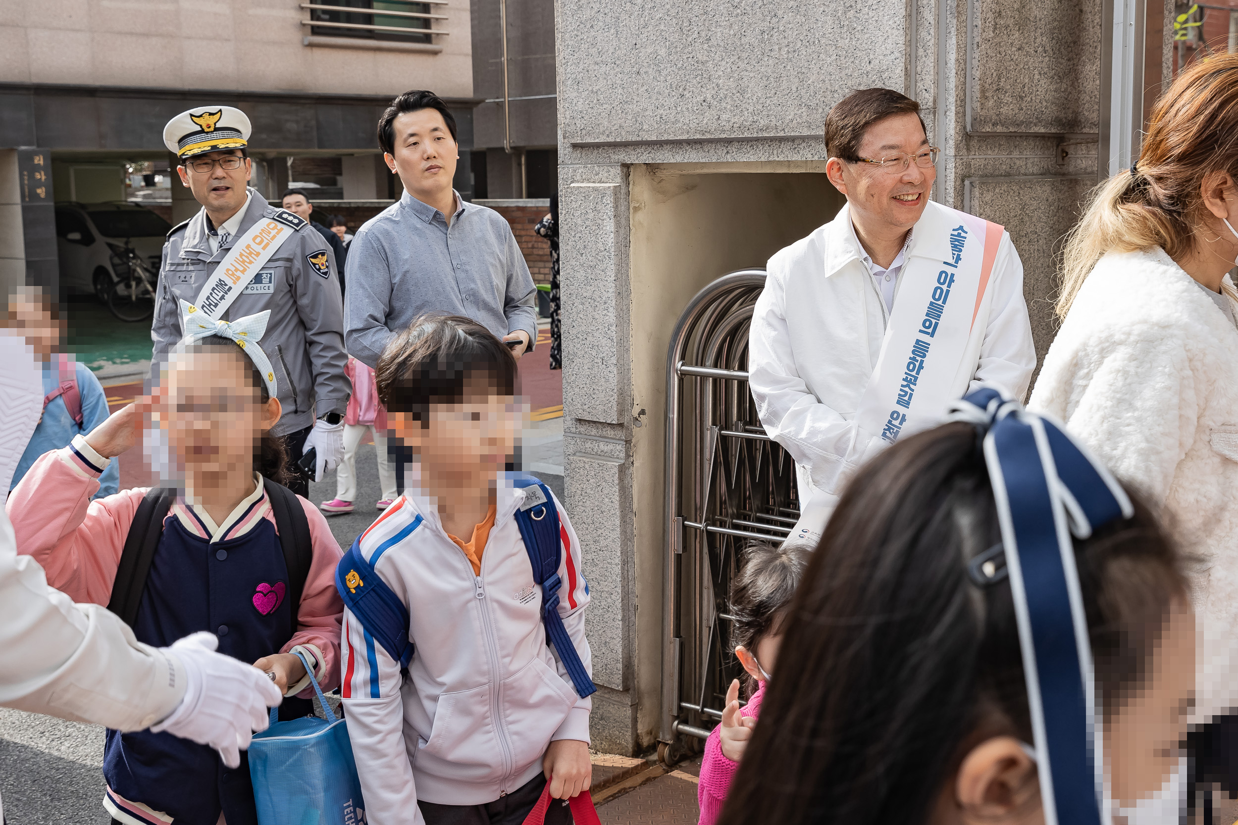 20240417-신자초등학교 등굣길 안전 캠페인 240417_0565_G_161832.jpg