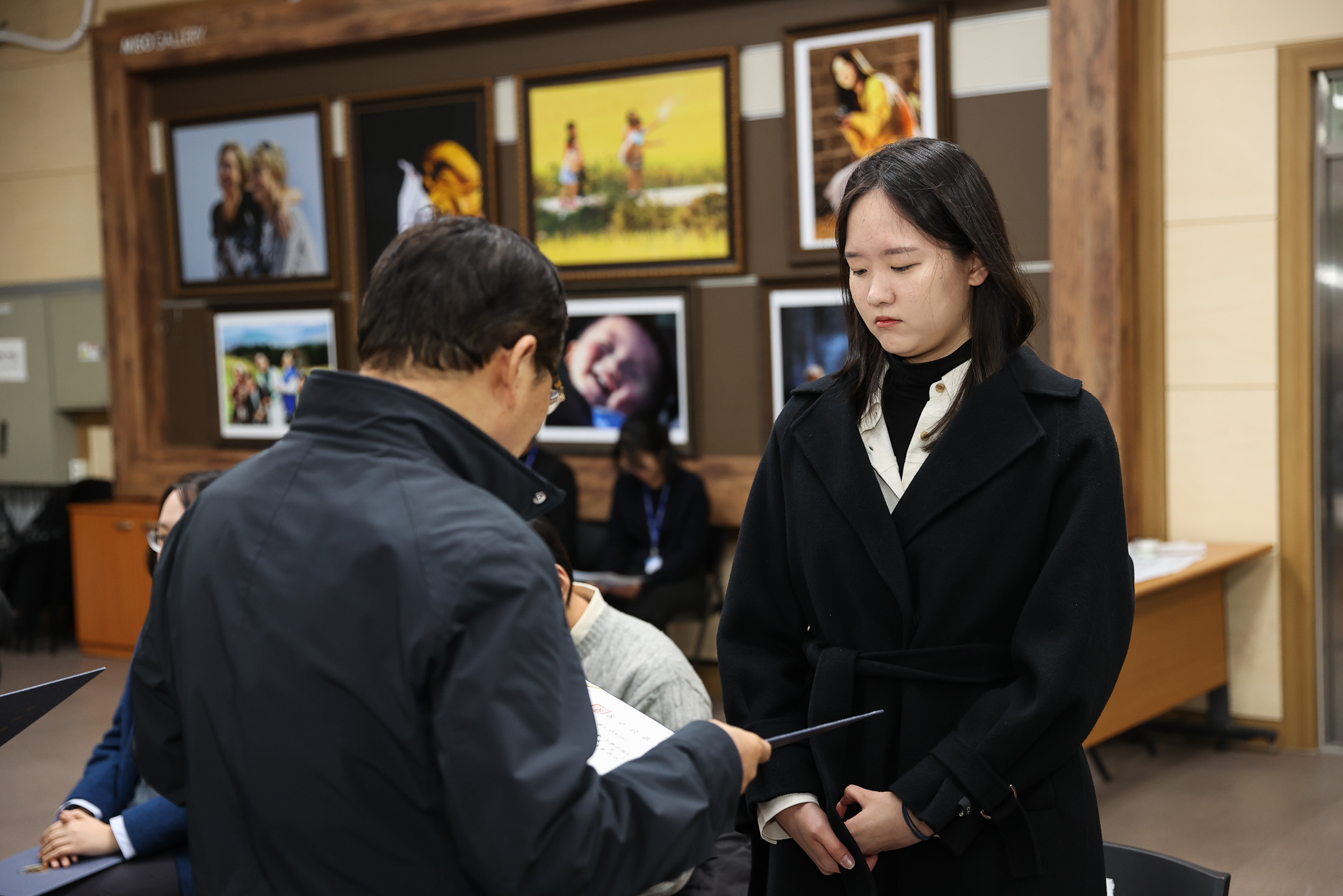 20231227-2024년 상반기 정기인사 발령장 수여식 231227_1914_G_095648.jpg