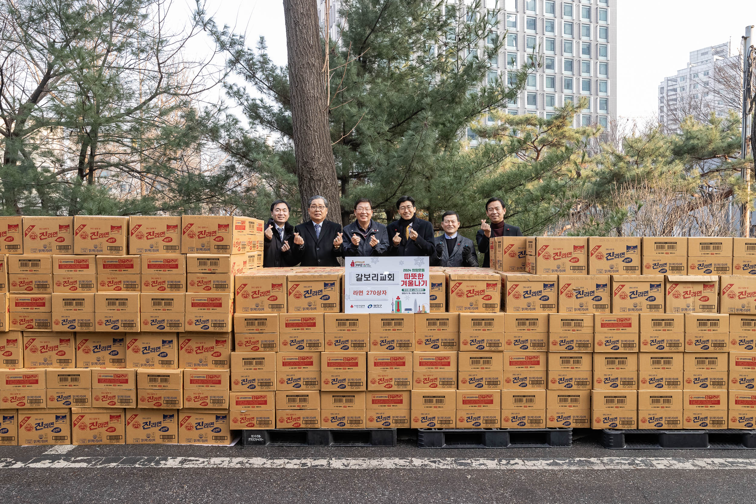 20231227-갈보리교회 이웃돕기 성품 전달식 231227_0048-1_G_100515.jpg