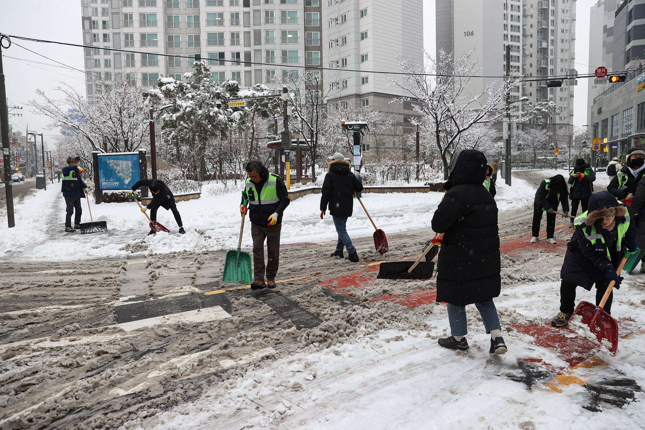 20231230-광진구 관내 제설작업 231230_0044_G_104522.jpg