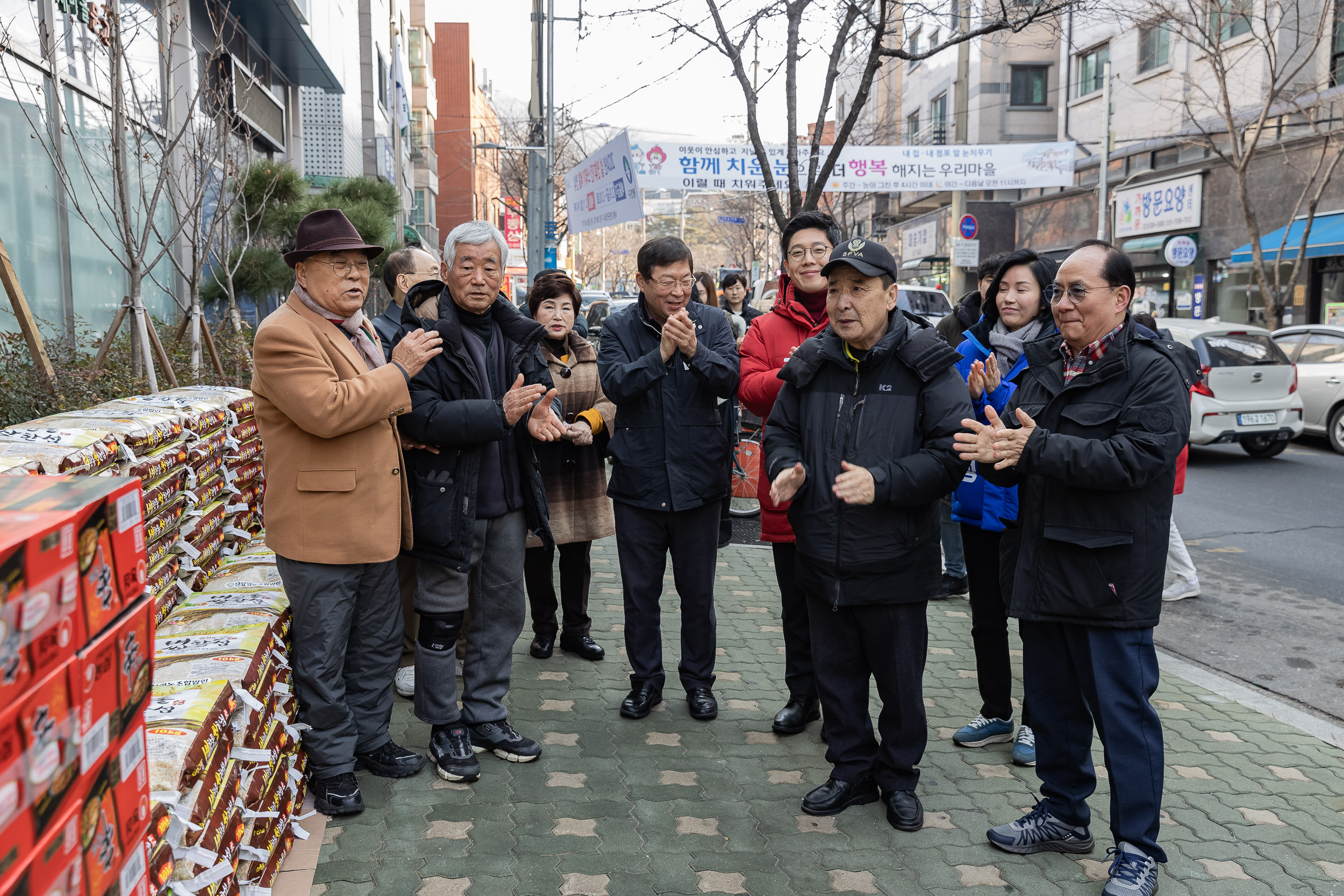 20240130-중곡4동 아차산노인복지회 설맞이 후원물품 전달식 240130_0177_G_175358.jpg