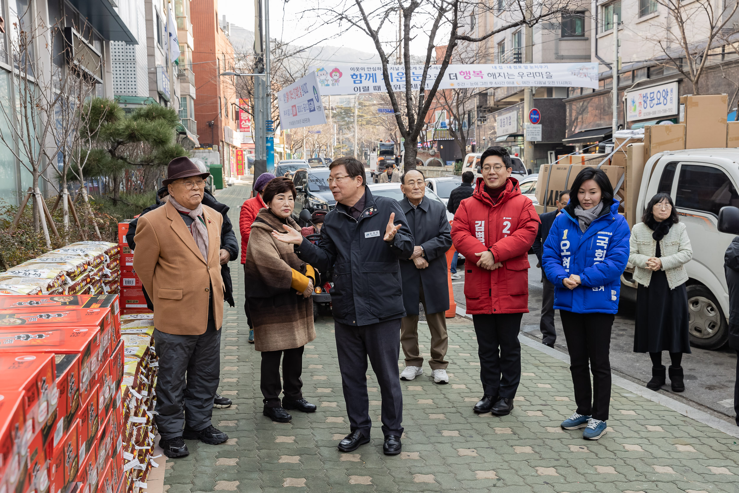 20240130-중곡4동 아차산노인복지회 설맞이 후원물품 전달식 240130_0345_G_175359.jpg