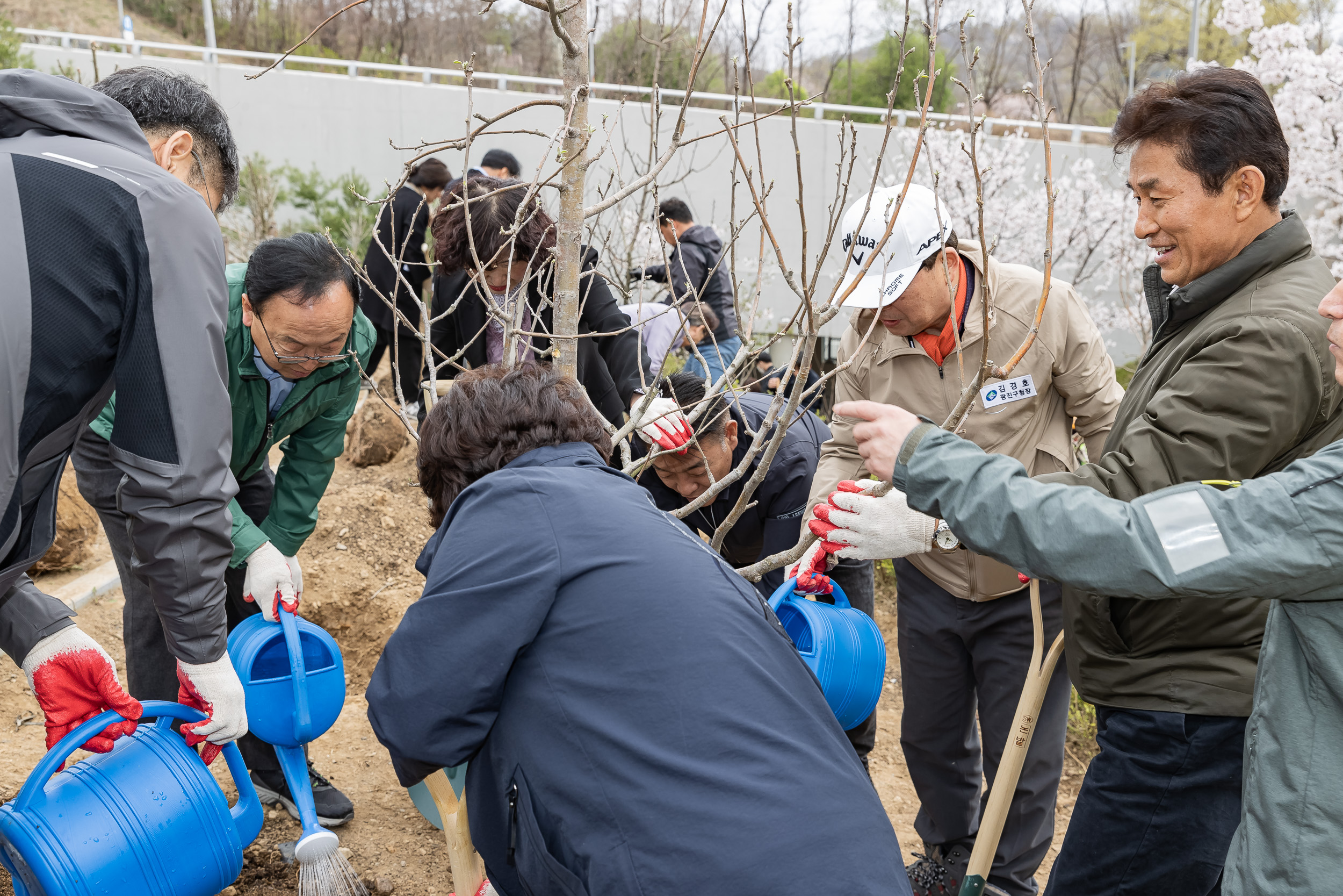 20240405-제29회 식목일기념 탄소중립 직원 나무심기 행사 240405_0141_G_085859.jpg