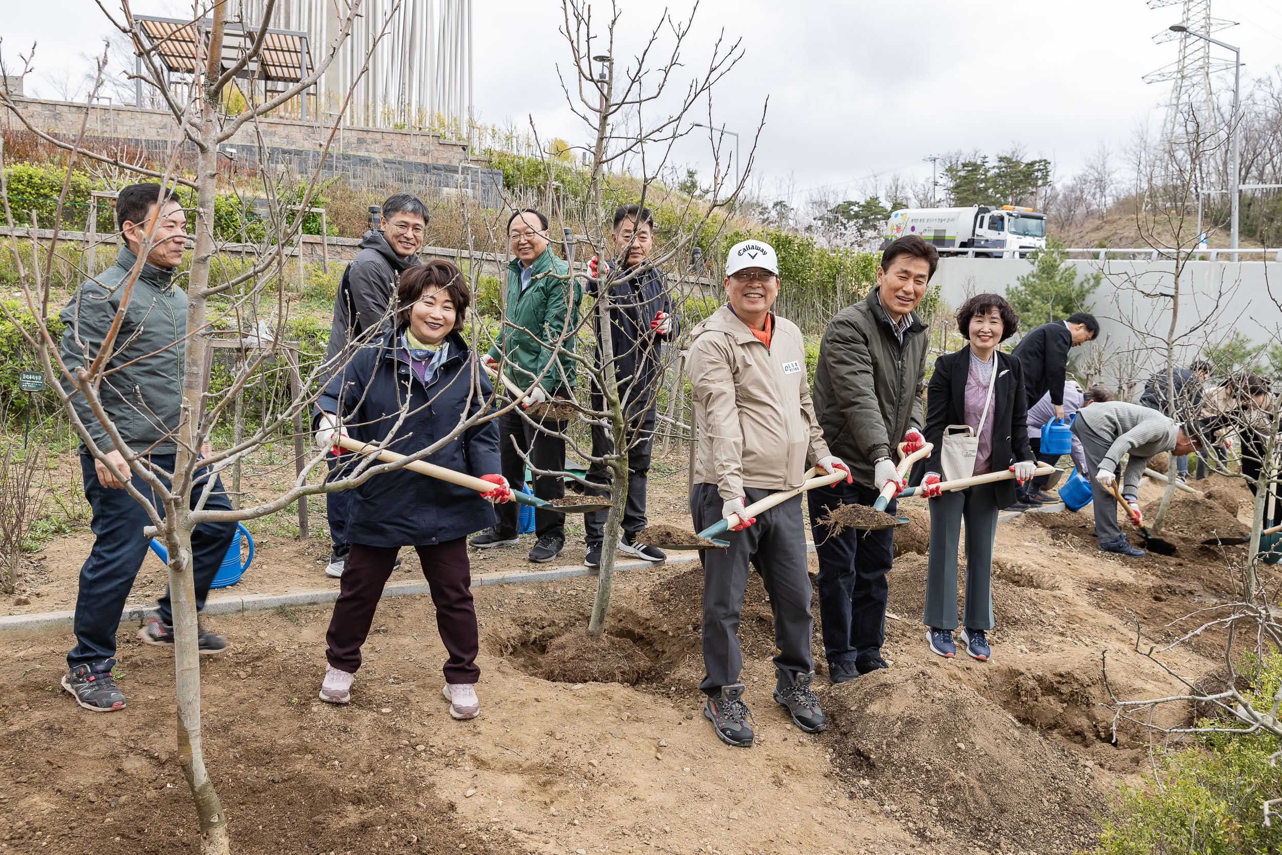 20240405-제29회 식목일기념 탄소중립 직원 나무심기 행사 240405_0179_G_085901.jpg