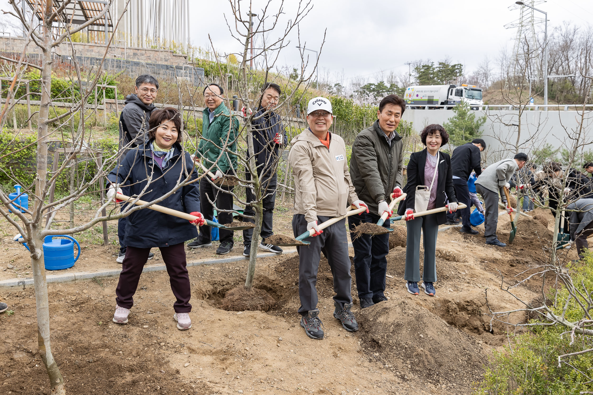 20240405-제29회 식목일기념 탄소중립 직원 나무심기 행사 240405_0194_G_085901.jpg