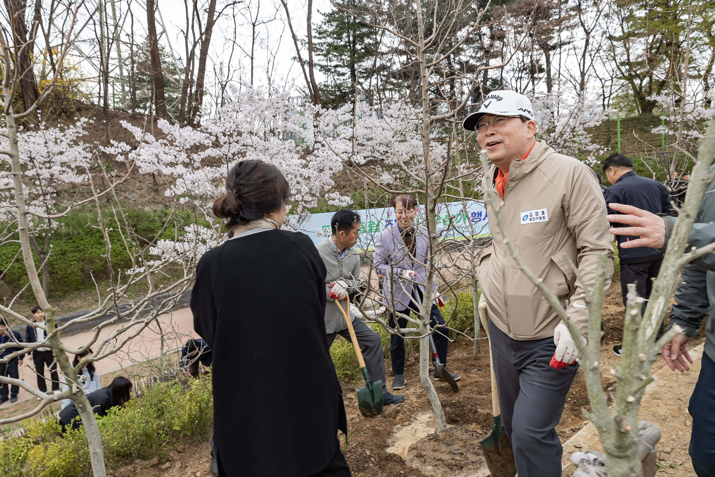 20240405-제29회 식목일기념 탄소중립 직원 나무심기 행사 240405_0251_G_085902.jpg