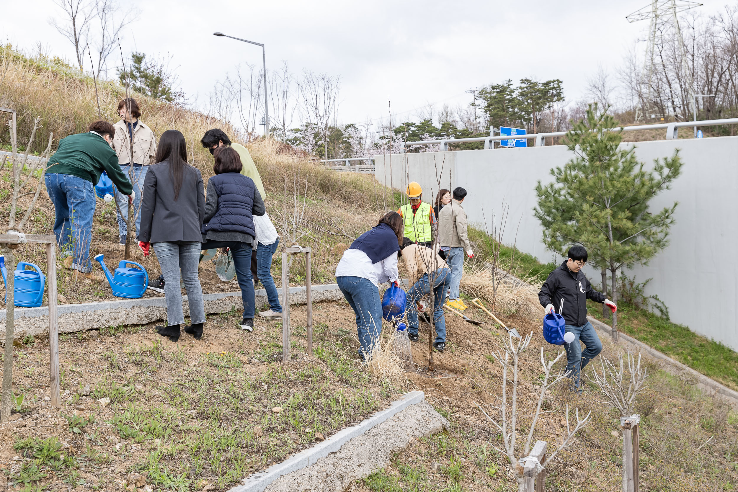 20240405-제29회 식목일기념 탄소중립 직원 나무심기 행사 240405_0298_G_085903.jpg