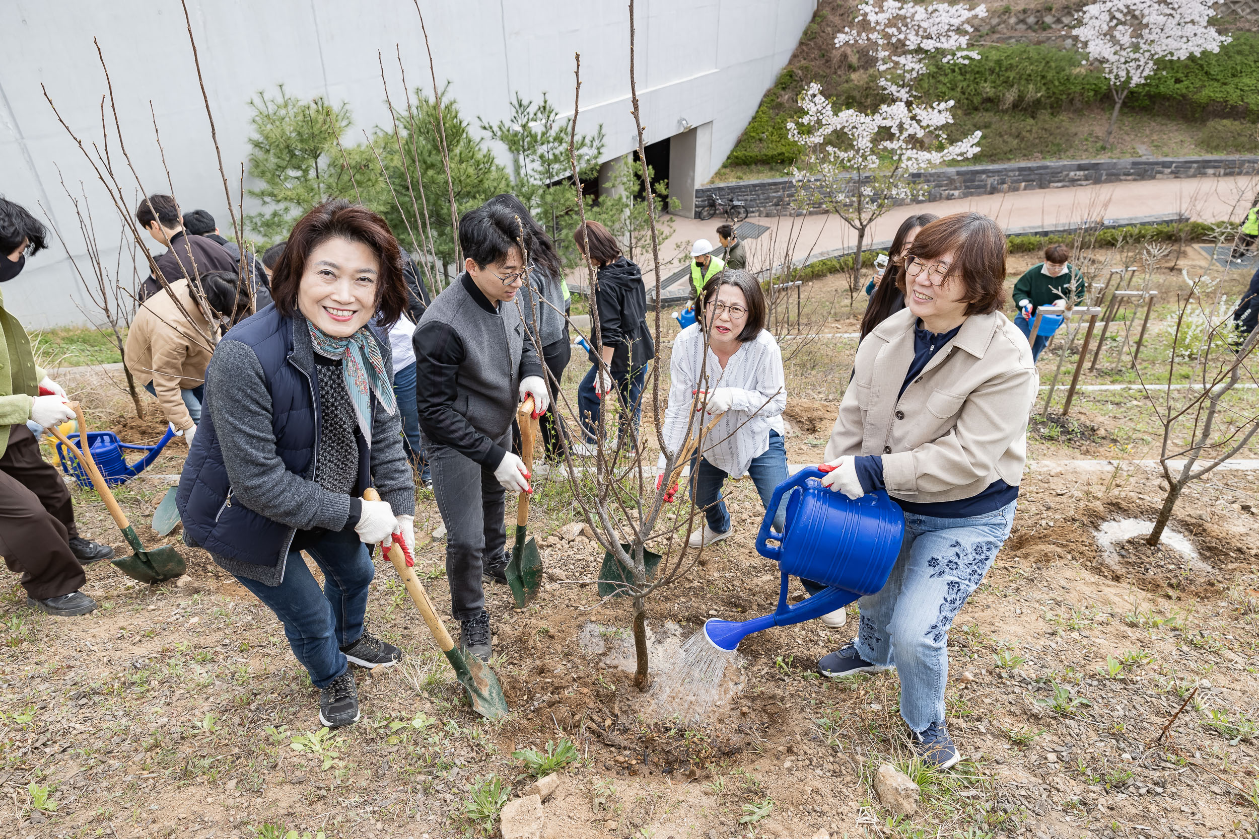 20240405-제29회 식목일기념 탄소중립 직원 나무심기 행사 240405_0354_G_085904.jpg