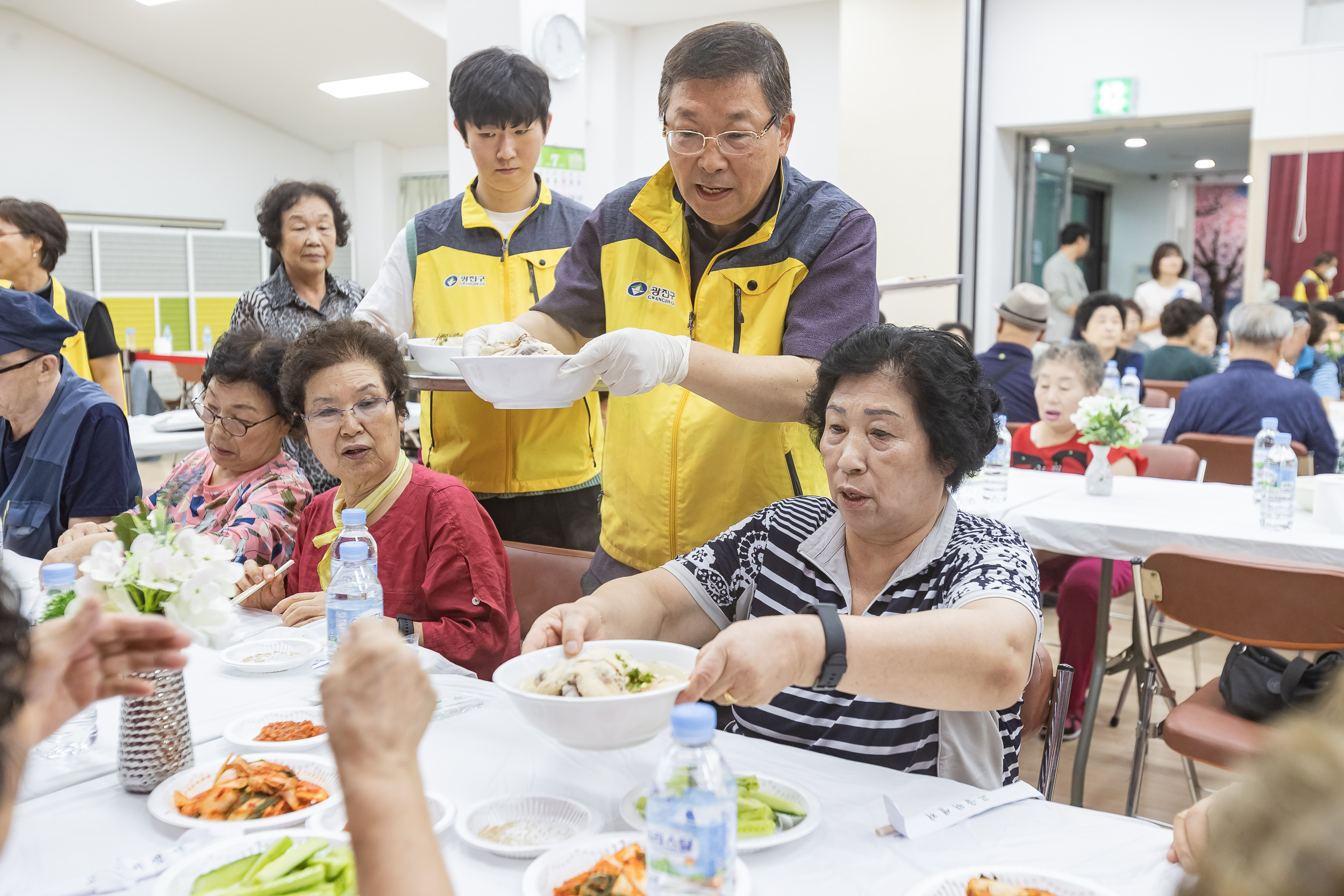 20240723-중곡1동 지역사회보장협의체 복날맞이 삼계탕 나눔 행사 240723-0071_G_182448.jpg