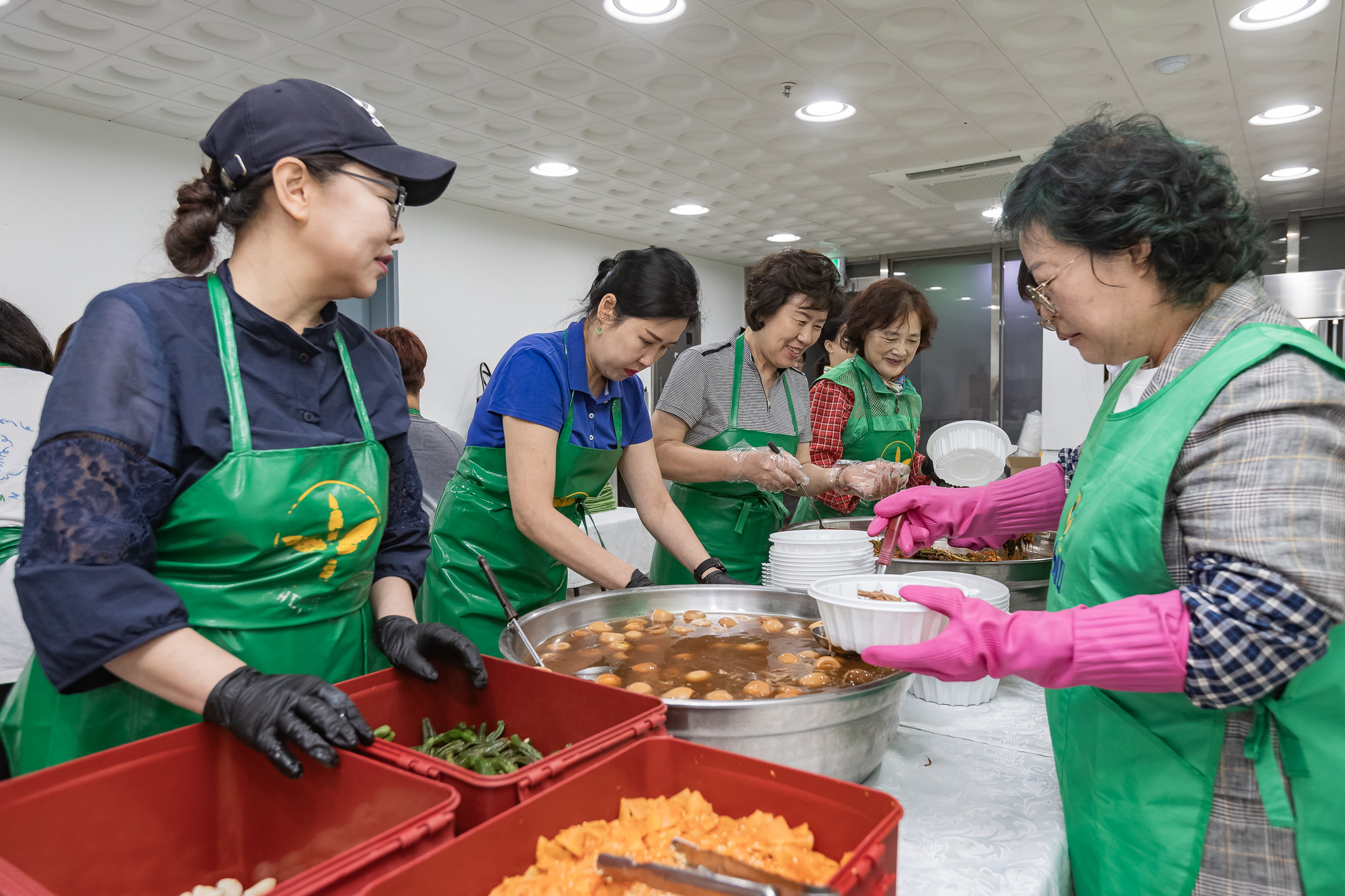 20240605-상반기 자양1동 새마을부녀회 사랑의 반찬나눔 240605_0154_G_103420.jpg