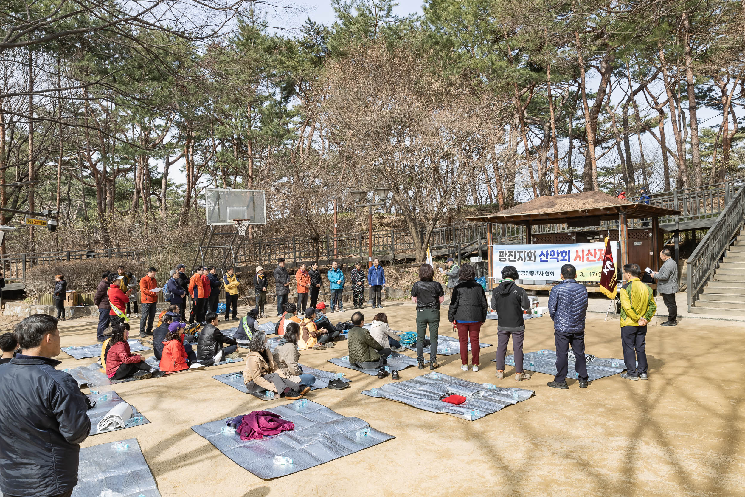 20240317-한국공인중개사협회 광진지회 산악회 시산제 240317_0133_G_094855.jpg