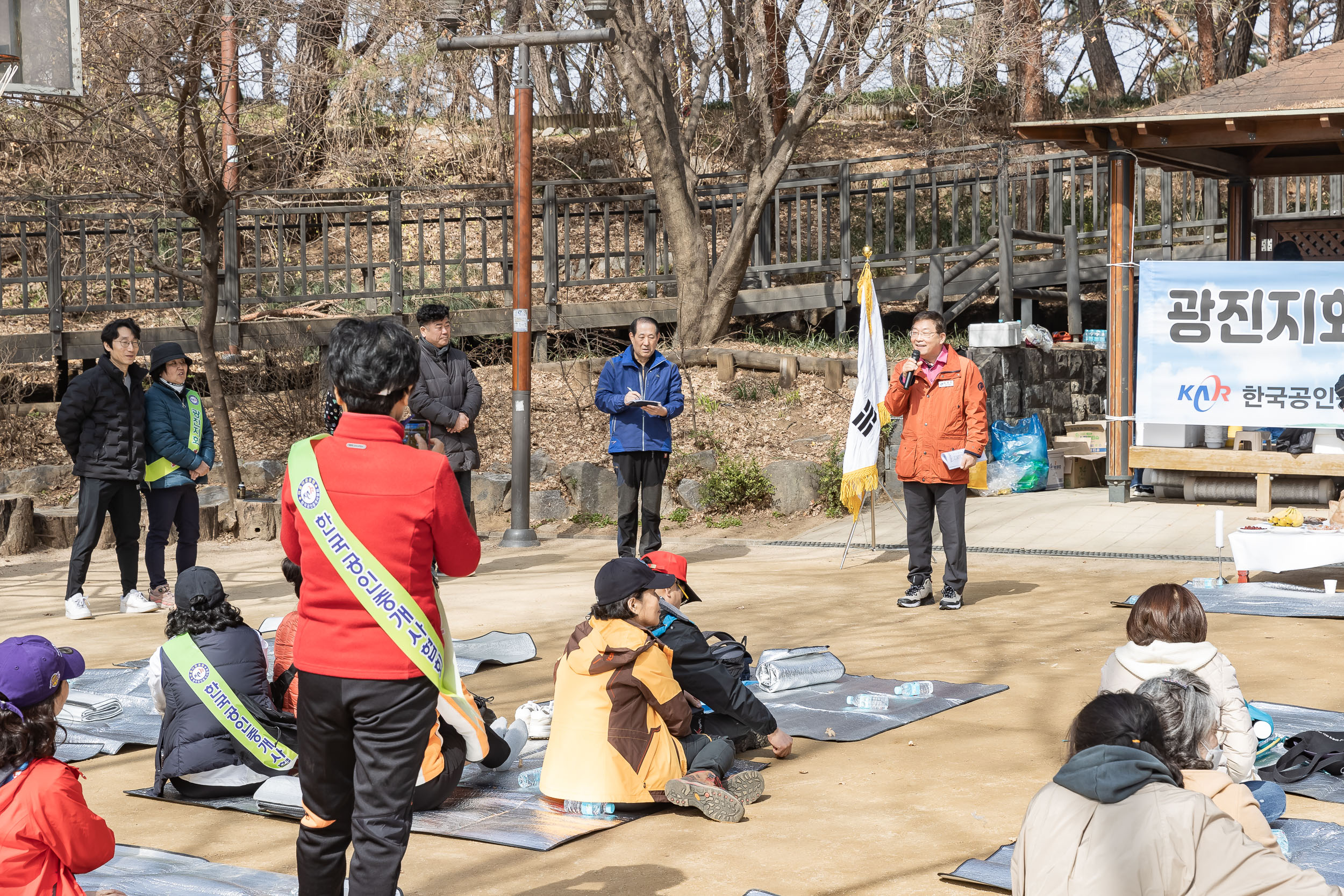 20240317-한국공인중개사협회 광진지회 산악회 시산제 240317_0187_G_094856.jpg