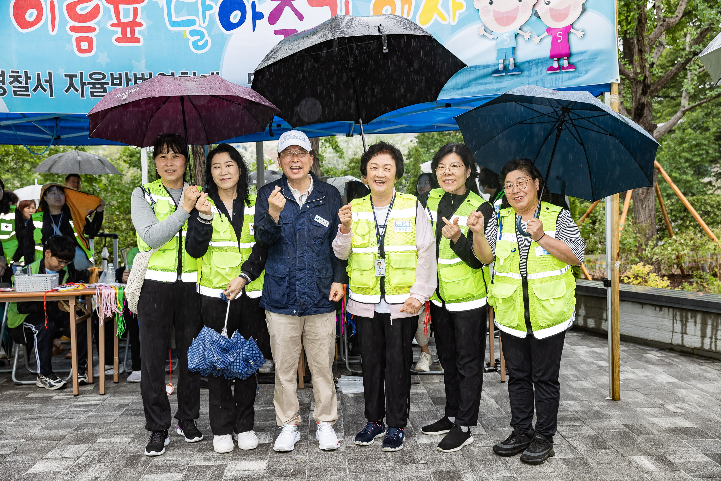 20240505-어린이날 이름표 달아주기 행사(자율방범대 아동 실종 예방 캠페인) 240505_0222_G_144234.jpg