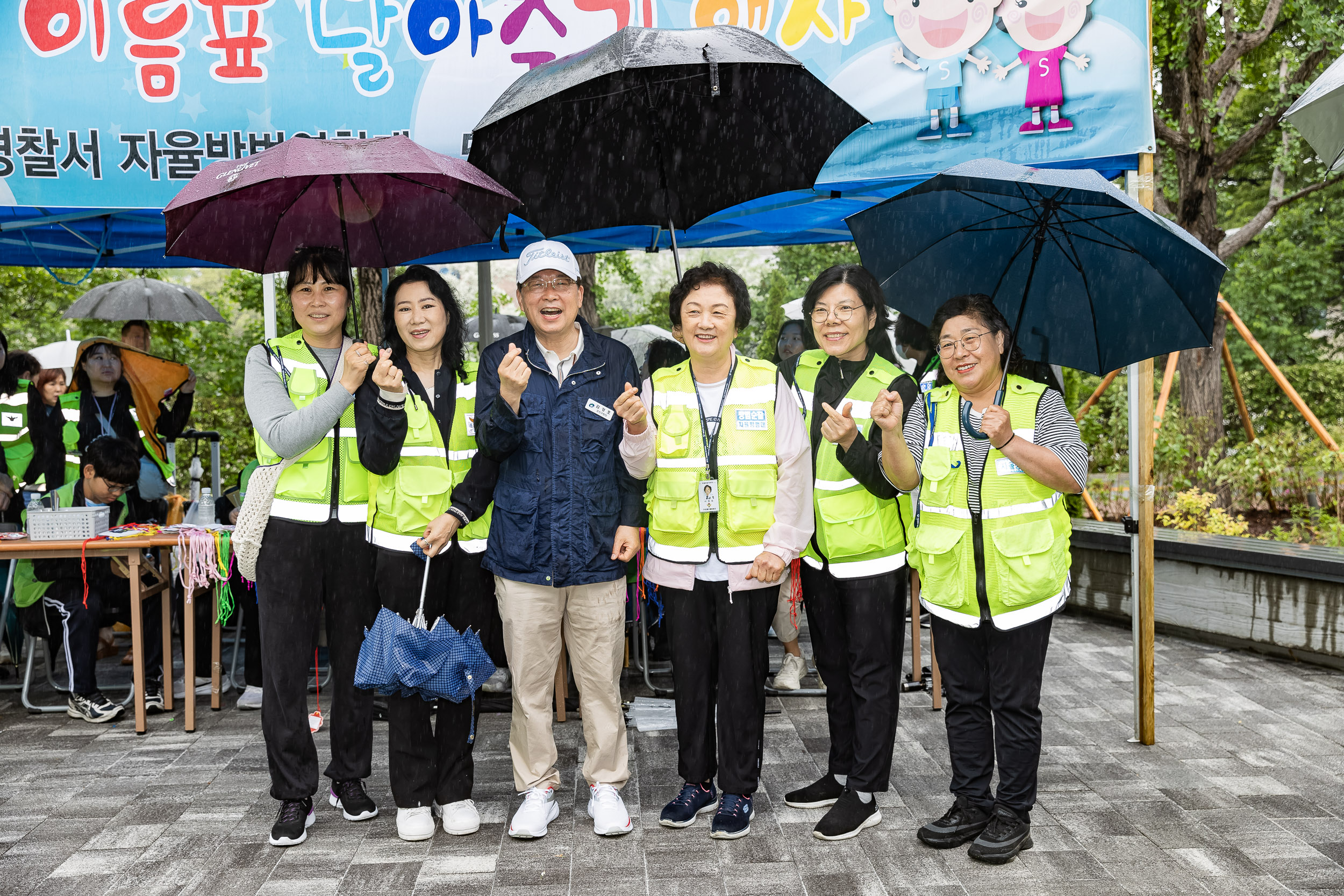 20240505-어린이날 이름표 달아주기 행사(자율방범대 아동 실종 예방 캠페인) 240505_0230_G_144234.jpg