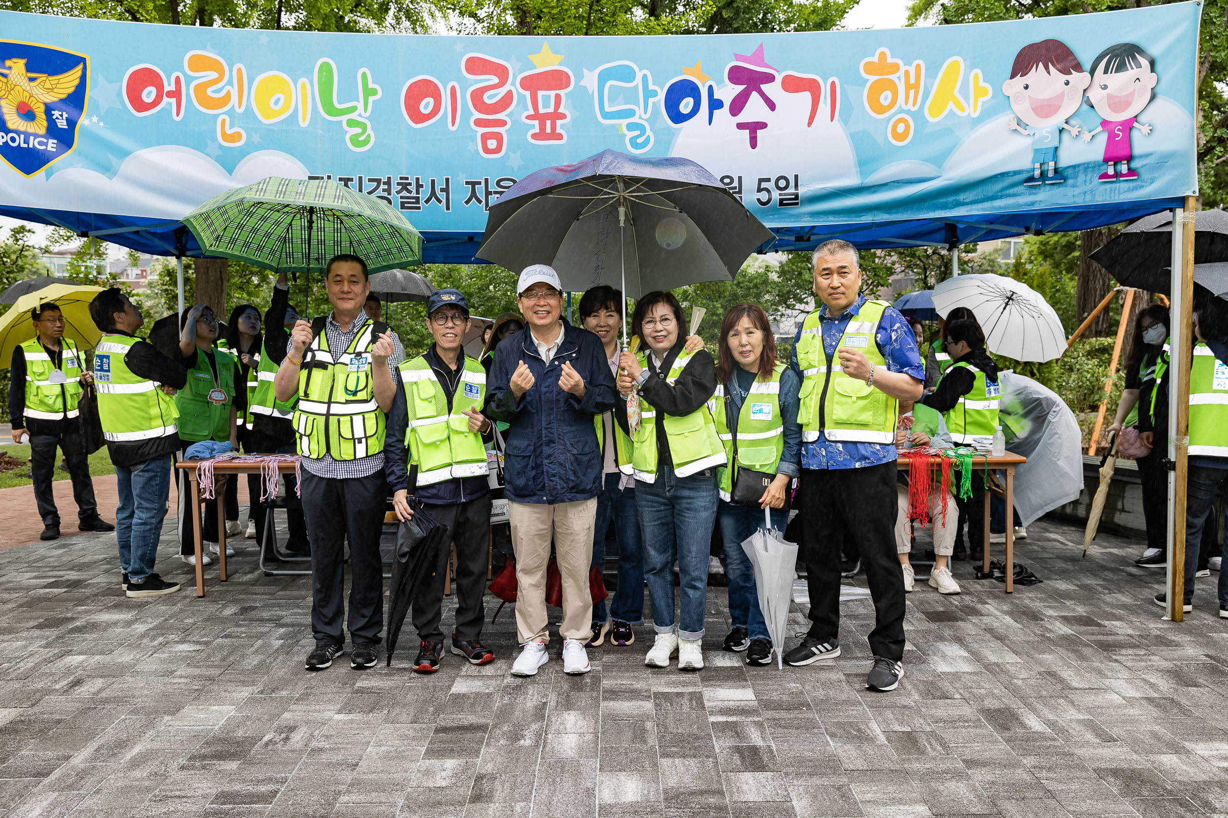 20240505-어린이날 이름표 달아주기 행사(자율방범대 아동 실종 예방 캠페인) 240505_0255_G_144234.jpg