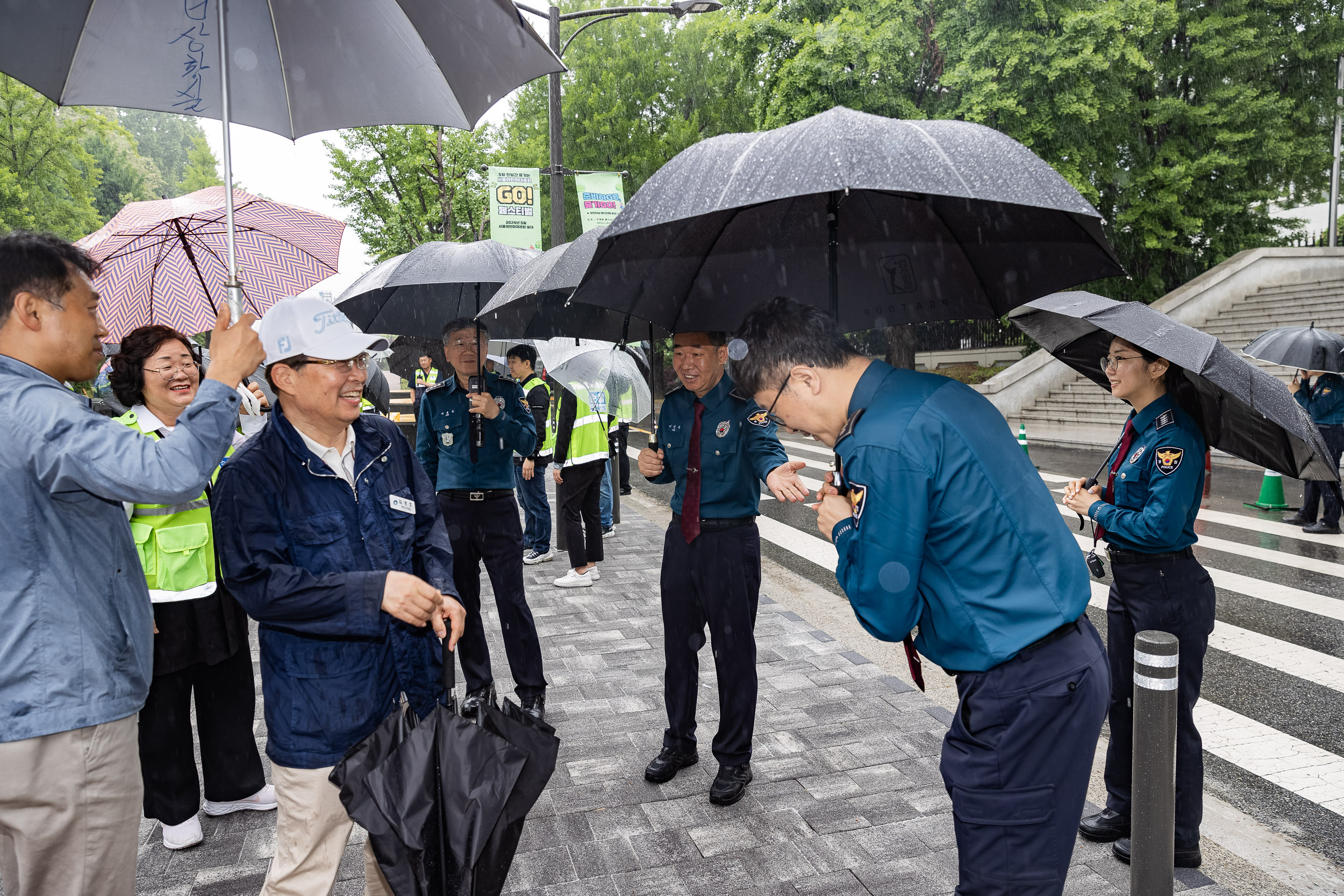 20240505-어린이날 이름표 달아주기 행사(자율방범대 아동 실종 예방 캠페인) 240505_0334_G_144235.jpg