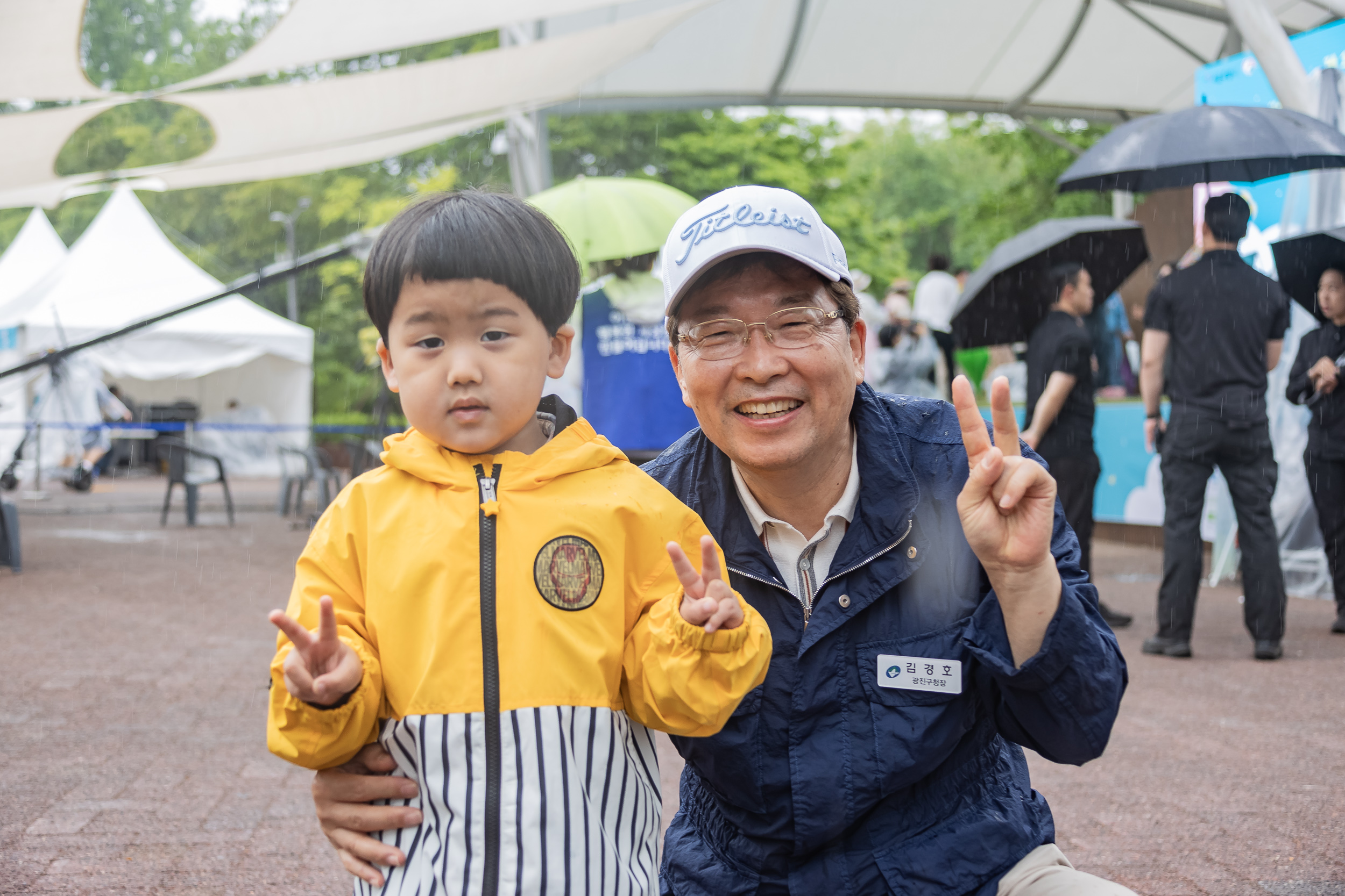 20240505-어린이날 이름표 달아주기 행사(자율방범대 아동 실종 예방 캠페인) 240505_1400_G_144235.jpg