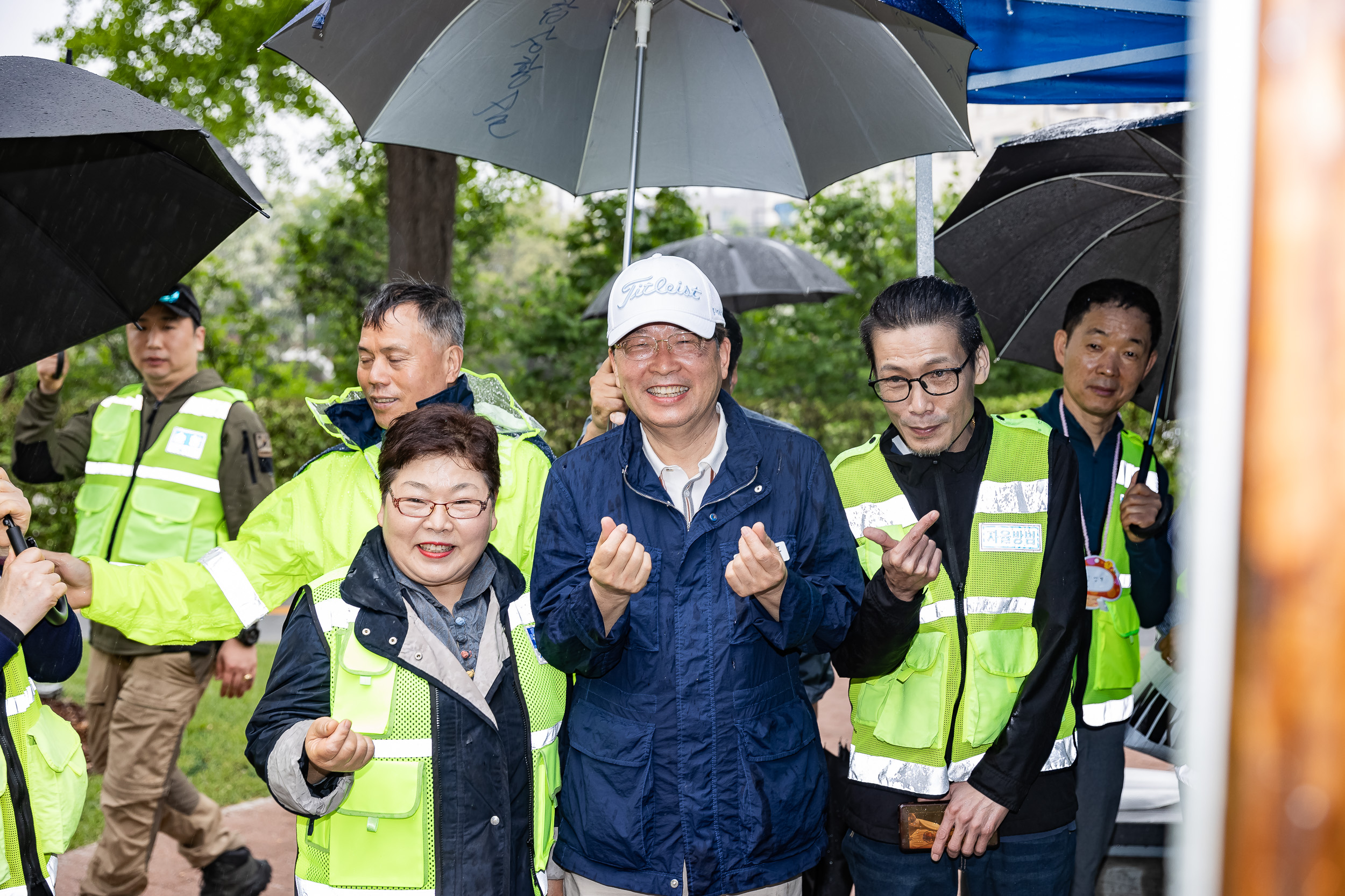 20240505-어린이날 이름표 달아주기 행사(자율방범대 아동 실종 예방 캠페인) 240505_0097_G_144232.jpg