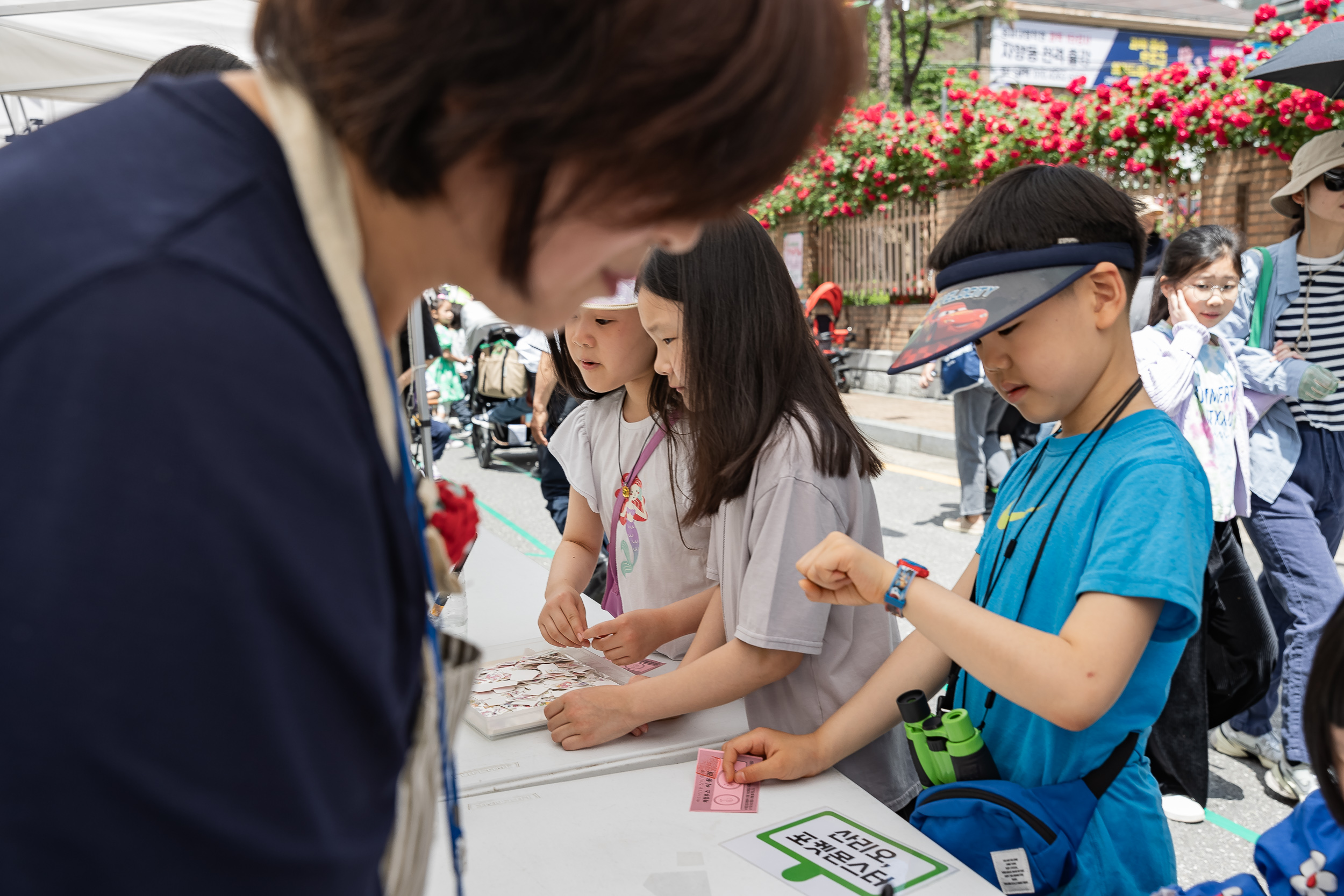 20240518-제6회 자양3동 장미축제 240518_0074_G_172732.jpg