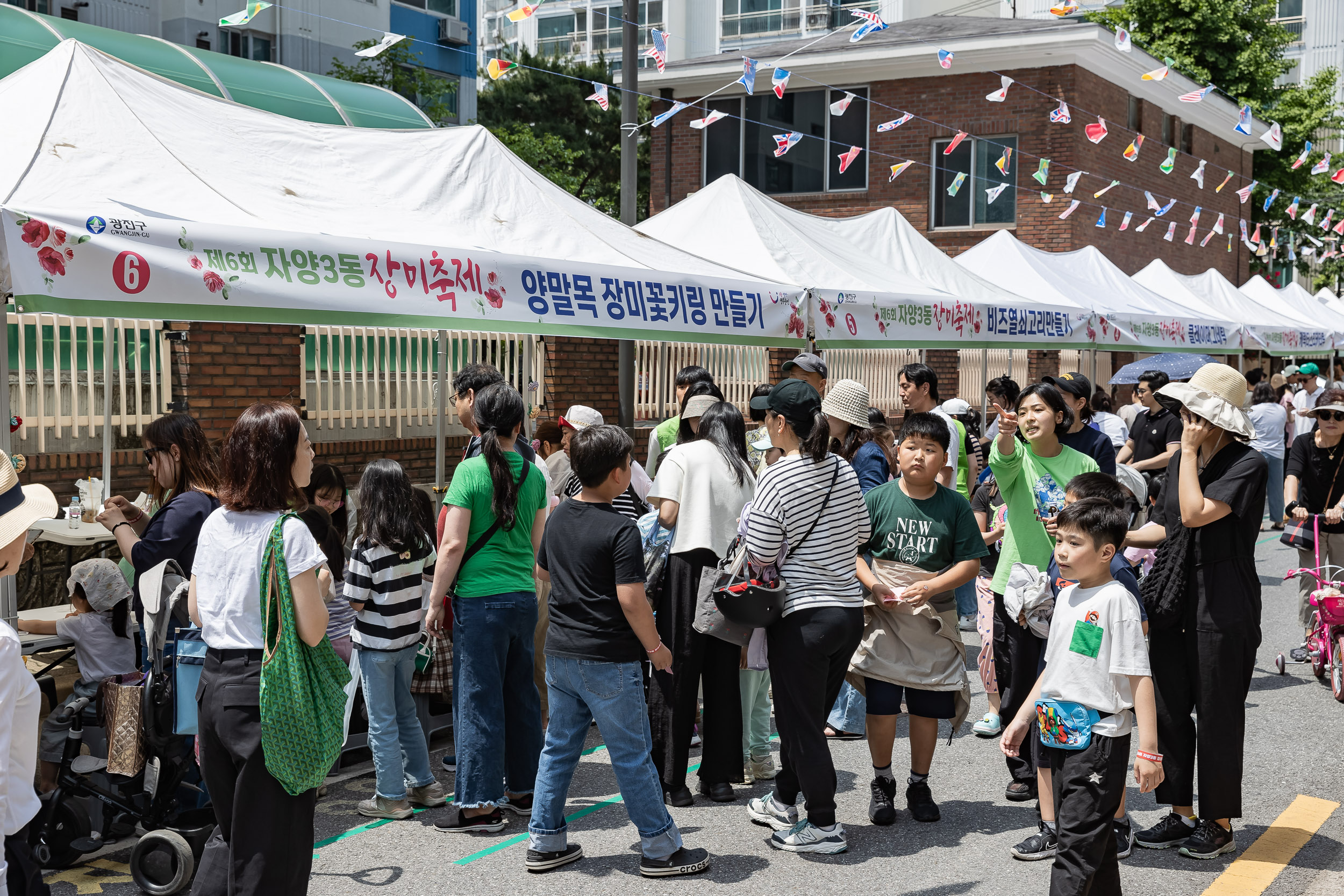 20240518-제6회 자양3동 장미축제 240518_0709_G_172746.jpg