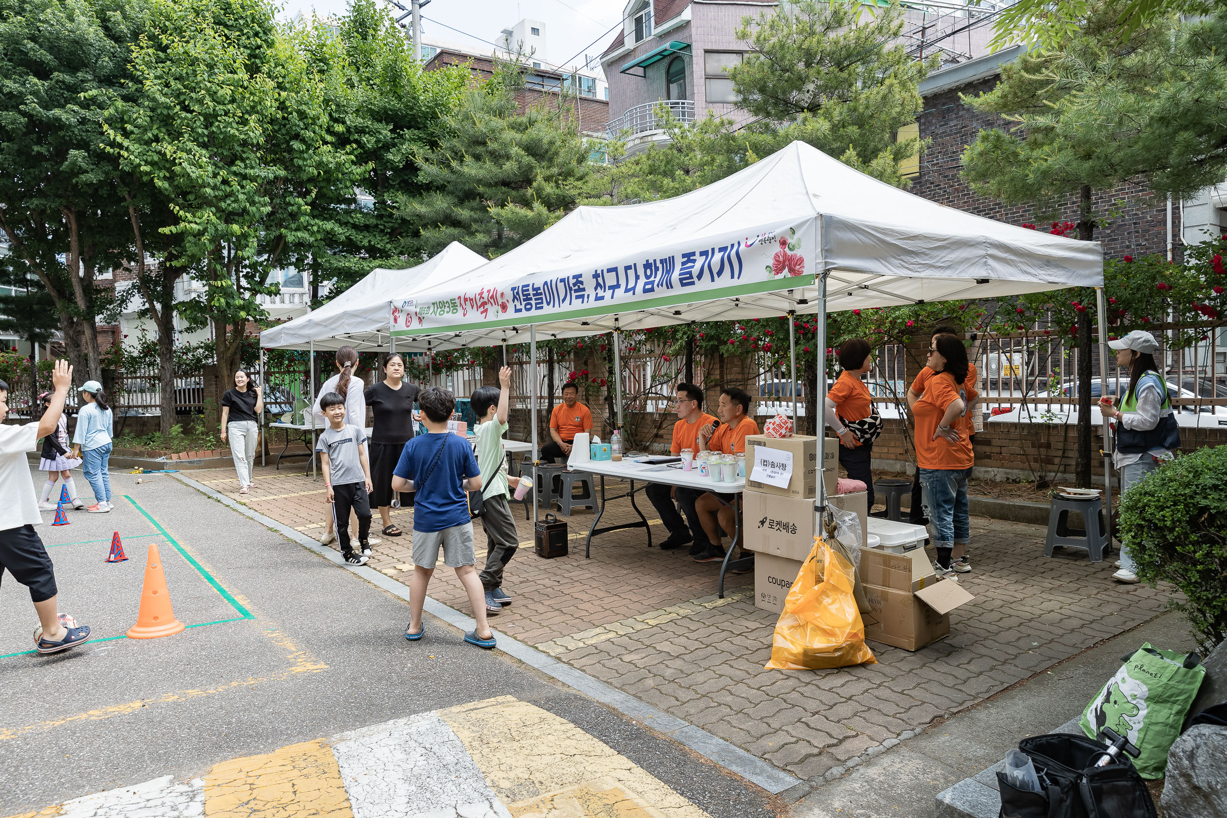 20240518-제6회 자양3동 장미축제 240518_0160_G_172735.jpg