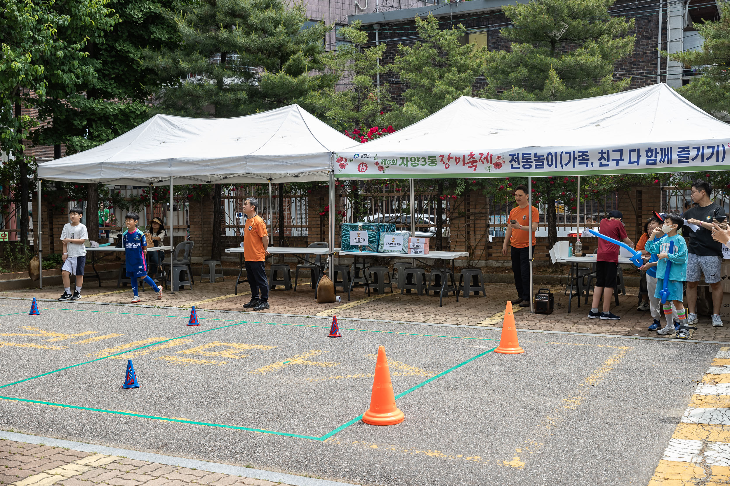 20240518-제6회 자양3동 장미축제 240518_0223_G_172736.jpg