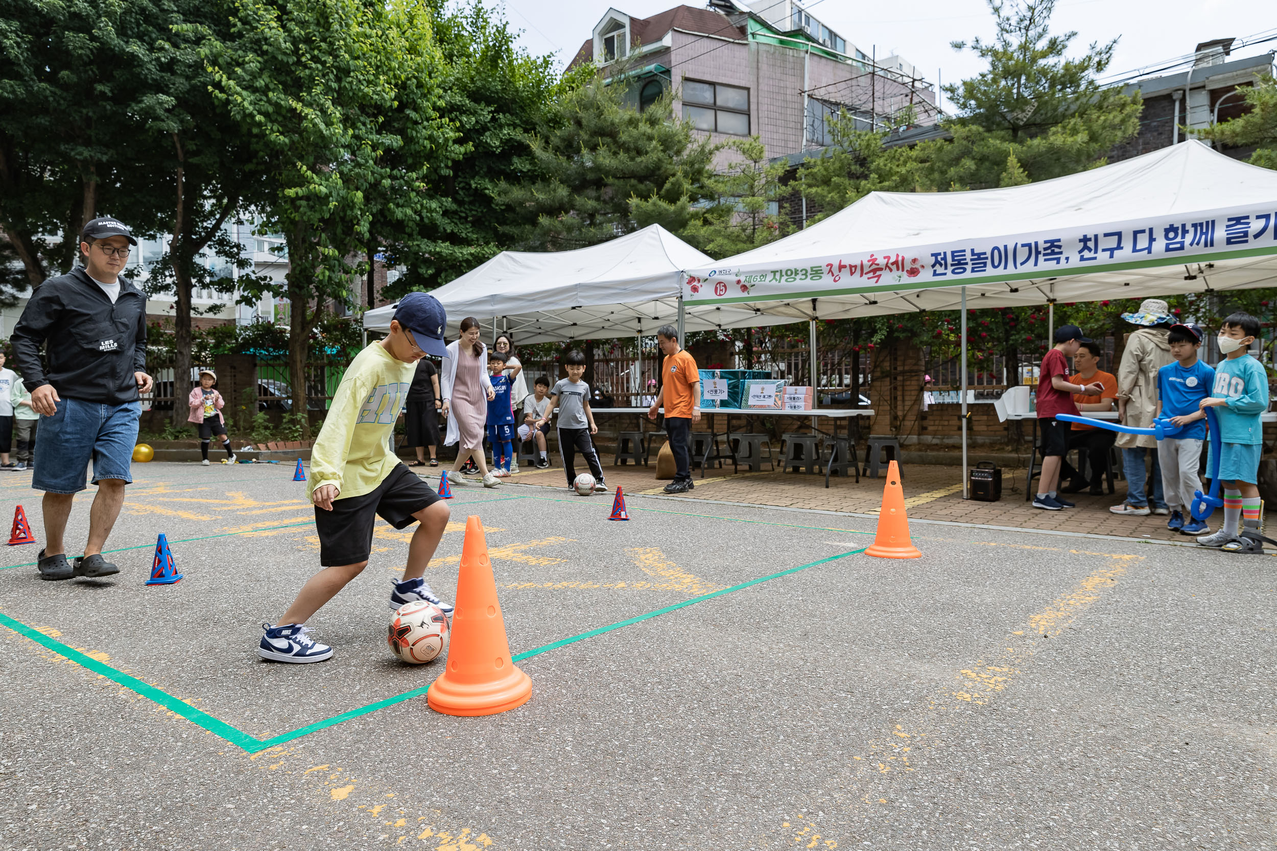 20240518-제6회 자양3동 장미축제 240518_0292_G_172737.jpg