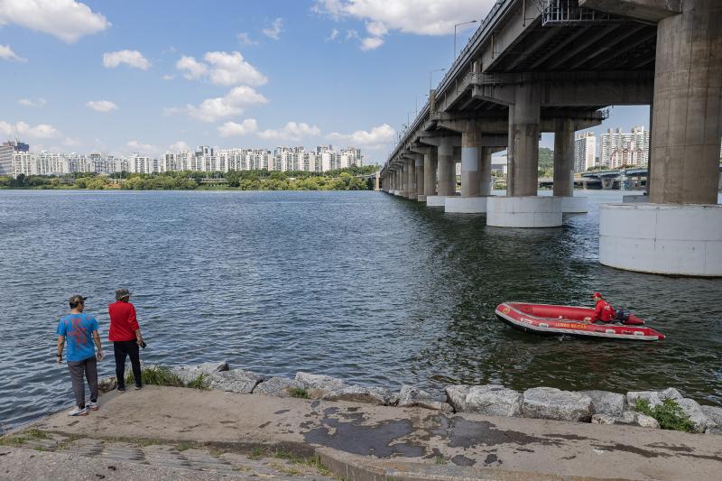 20240616-해병대 광진구지회 수질보전 활동 한강수중정화 240616_0002_G_110147.jpg