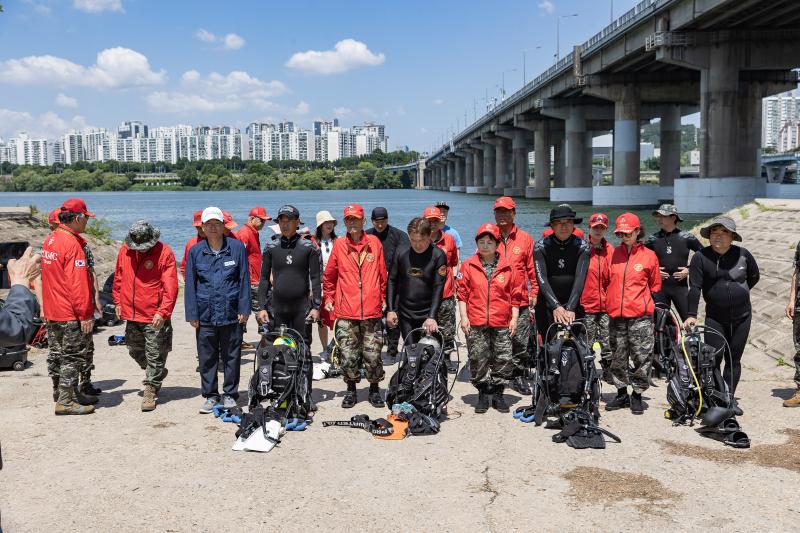 20240616-해병대 광진구지회 수질보전 활동 한강수중정화 240616_0050_G_110149.jpg