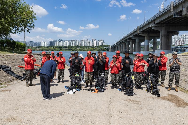 20240616-해병대 광진구지회 수질보전 활동 한강수중정화 240616_0104_G_110149.jpg