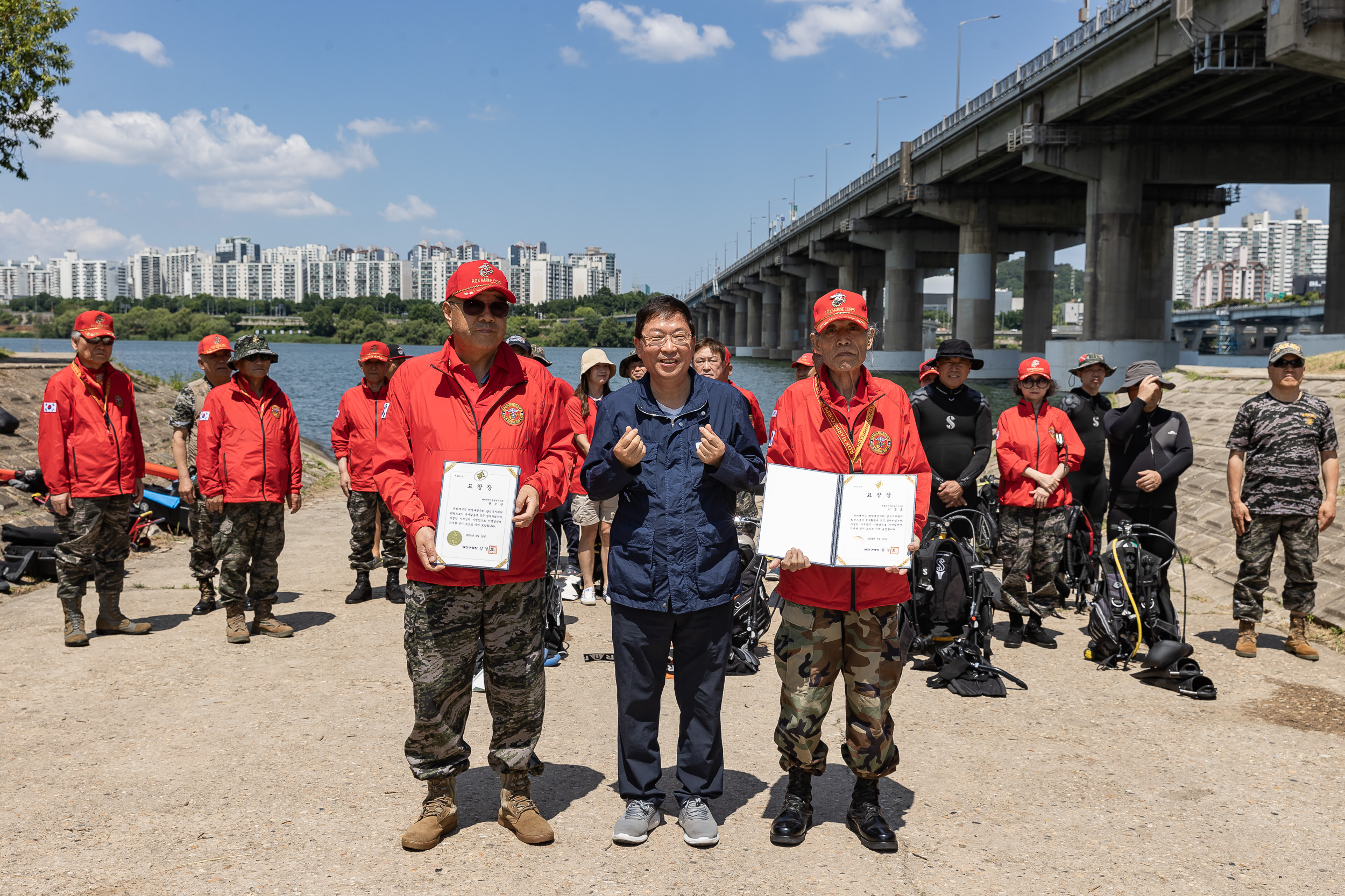 20240616-해병대 광진구지회 수질보전 활동 한강수중정화 240616_0178_G_110150.jpg