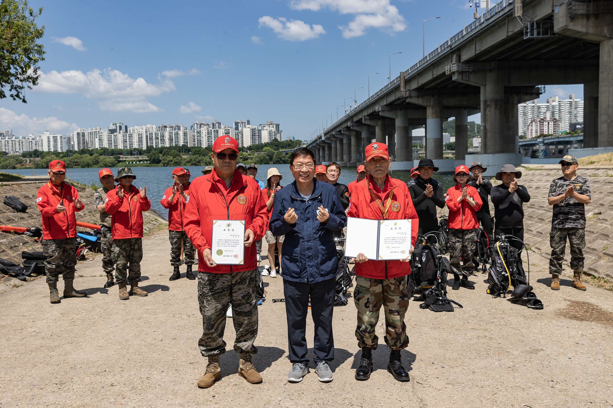 20240616-해병대 광진구지회 수질보전 활동 한강수중정화 240616_0190_G_110151.jpg