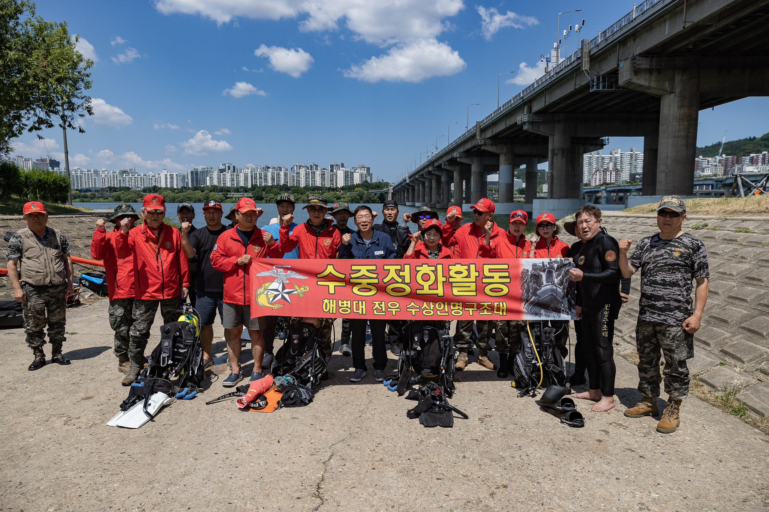 20240616-해병대 광진구지회 수질보전 활동 한강수중정화 240616_0297_G_110153.jpg