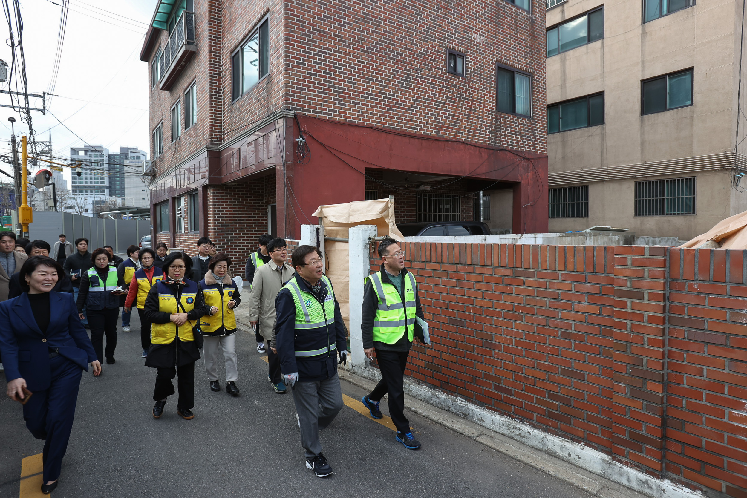 20240306-자양2동 해빙기 대비 통학로 및 재개발구역 순찰 240306_0262_G_085017.jpg