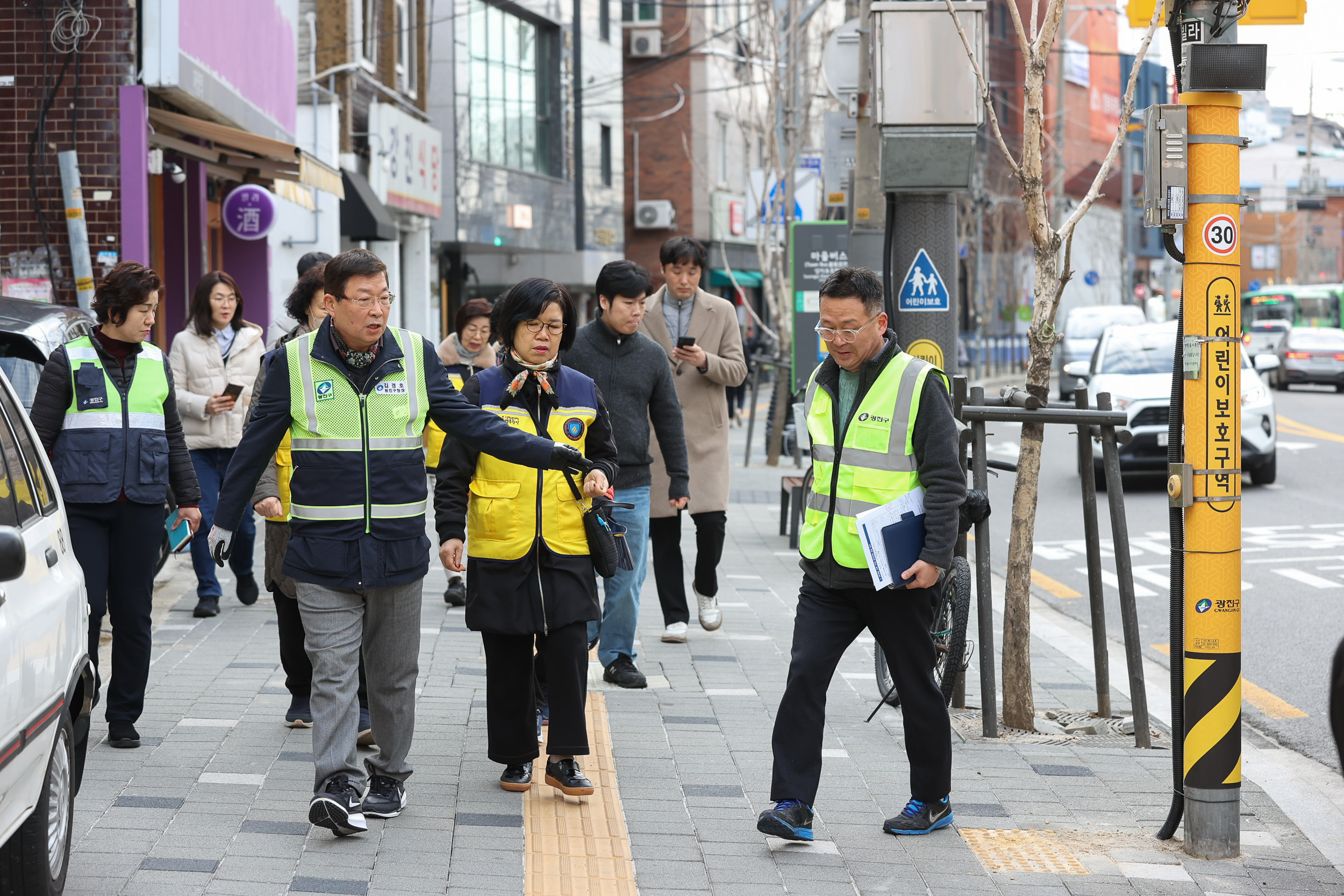 20240306-자양2동 해빙기 대비 통학로 및 재개발구역 순찰 240306_0044_G_085014.jpg