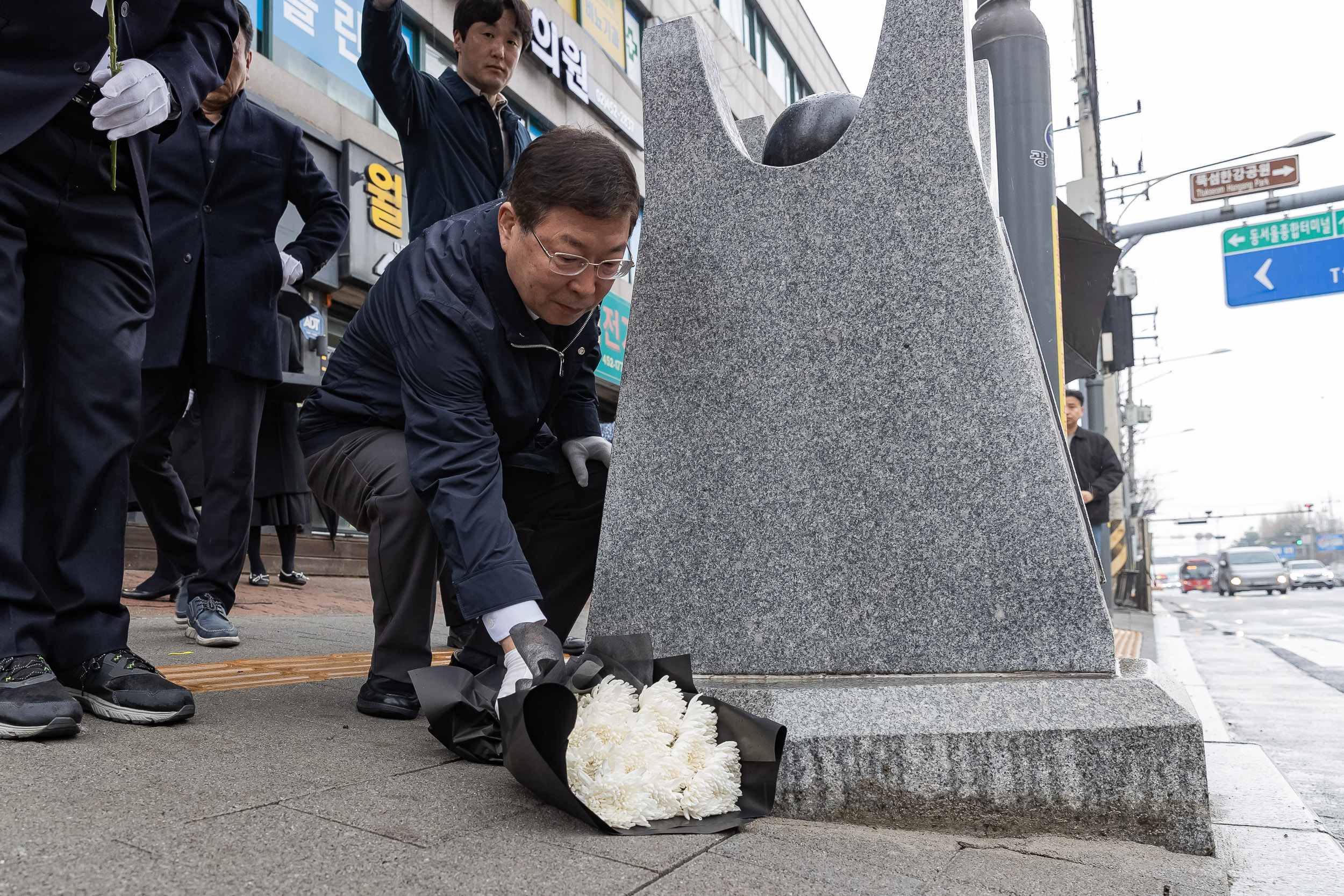 20240328-의사자 예우를 위한 추모 및 헌화 240328_0046_G_145758.jpg