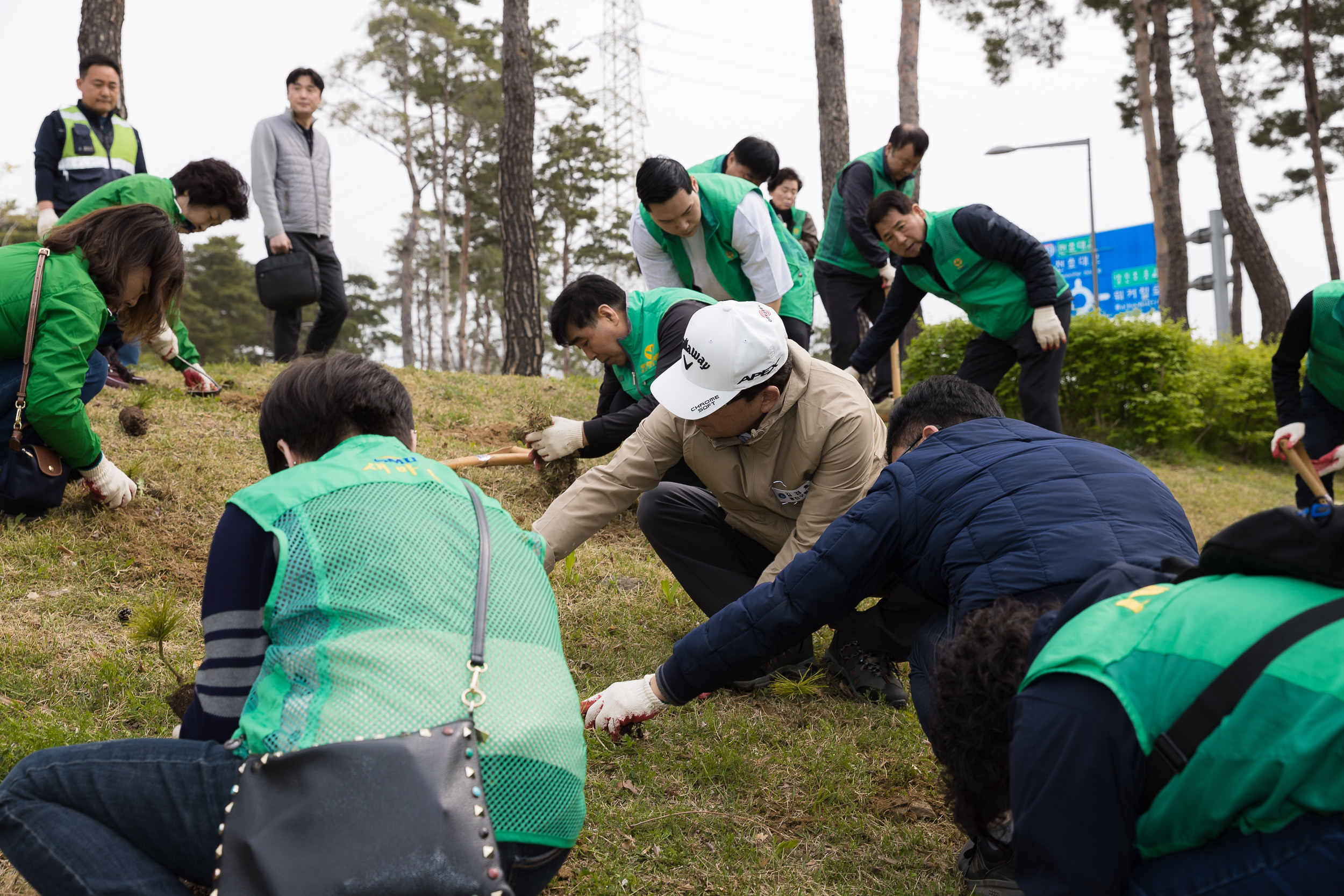 20240411-제79회 식목일 기념 새마을회 나무심기 행사 240411_0334_G_170954.jpg