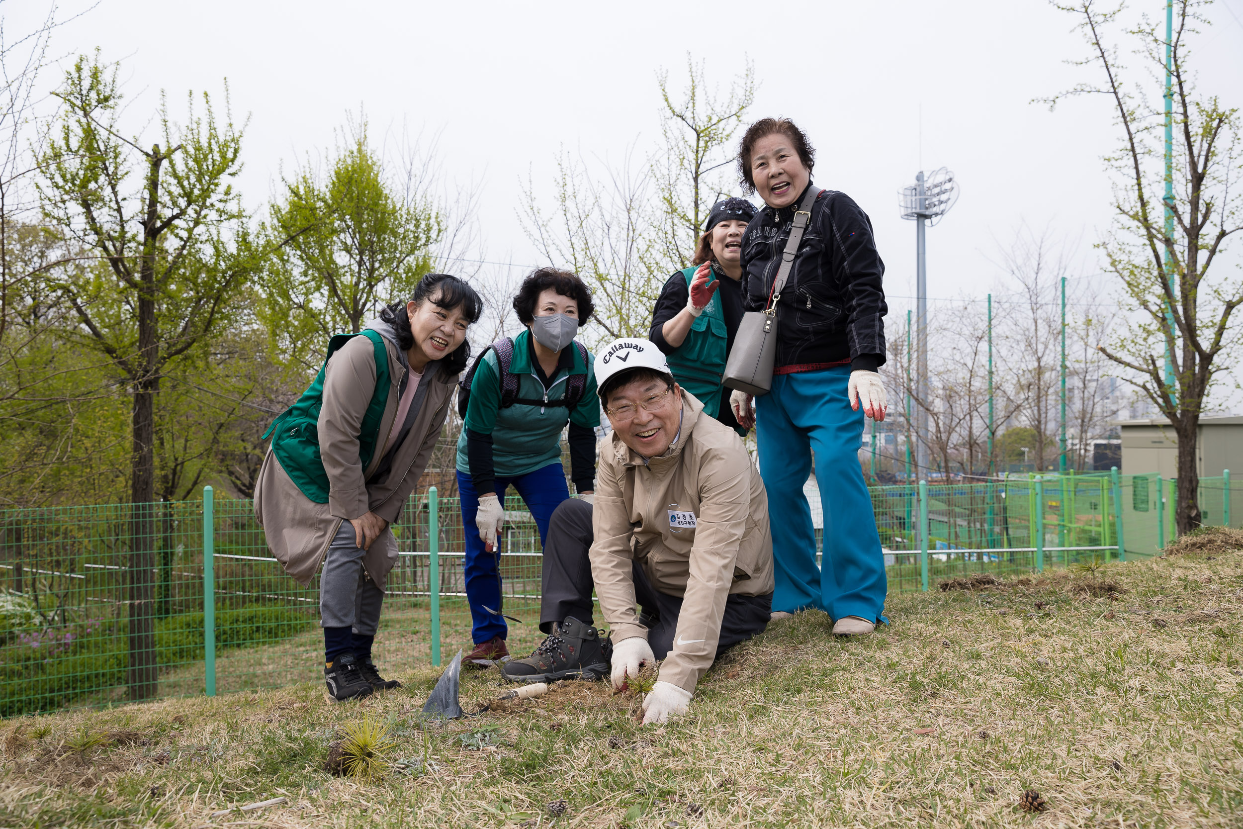 20240411-제79회 식목일 기념 새마을회 나무심기 행사 240411_0503_G_170956.jpg