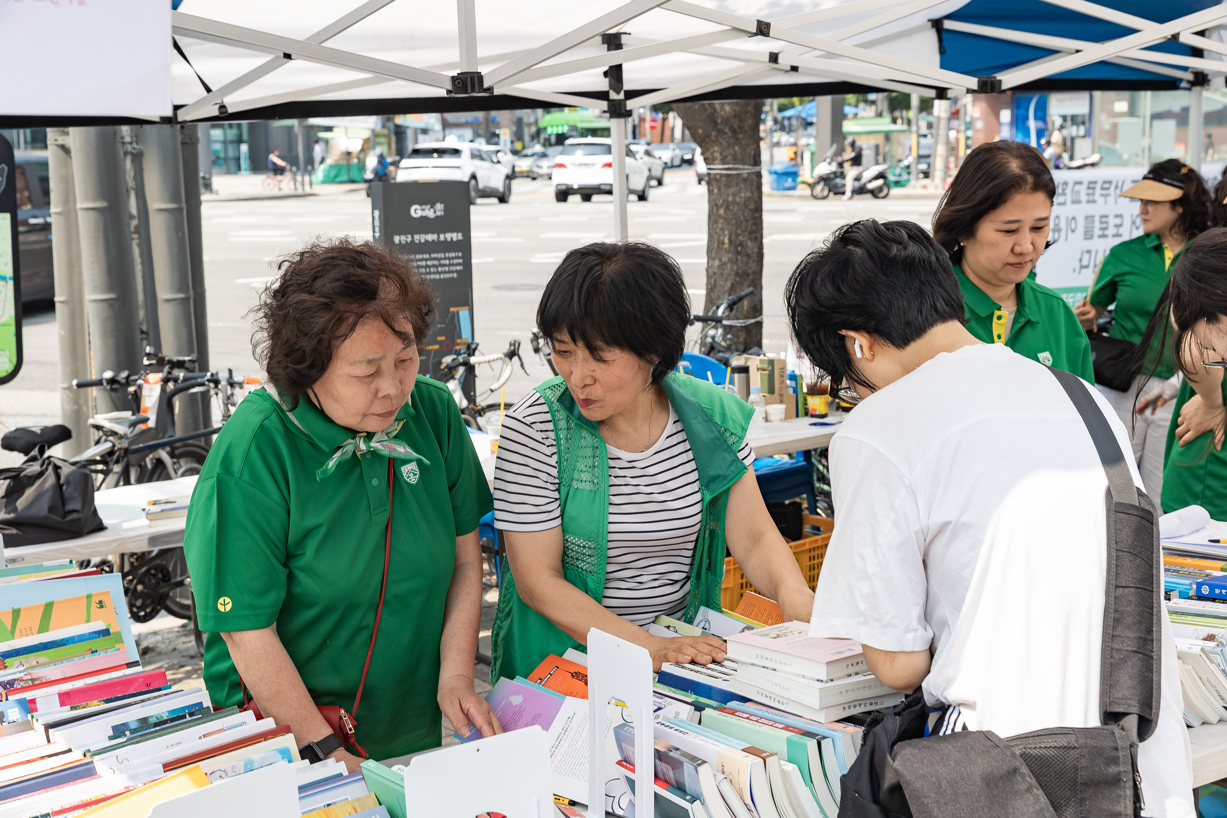 20240610-2024 광진구민 알뜰도서 무료교환시장 240610_0344_G_104752.jpg