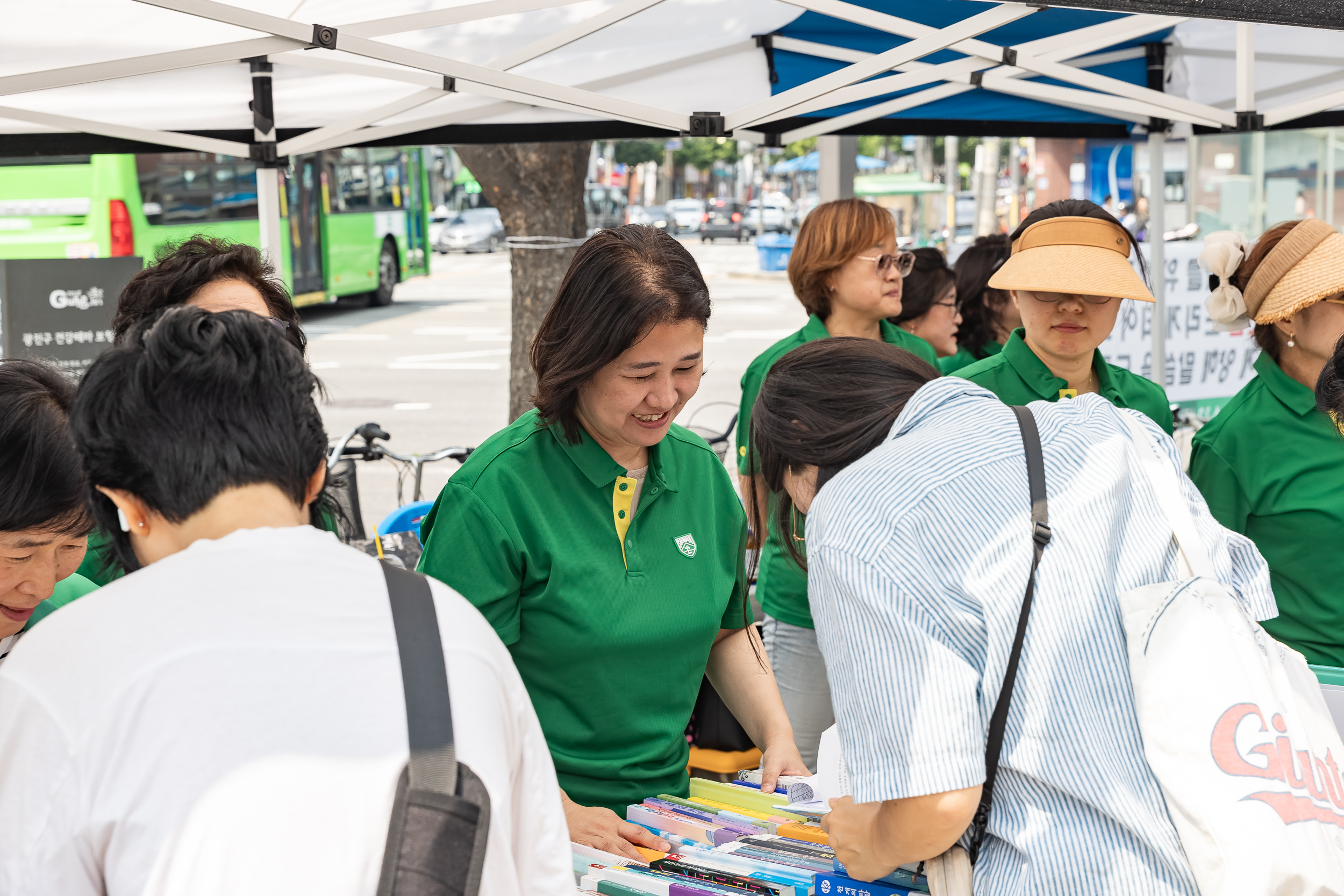 20240610-2024 광진구민 알뜰도서 무료교환시장 240610_0346_G_104752.jpg