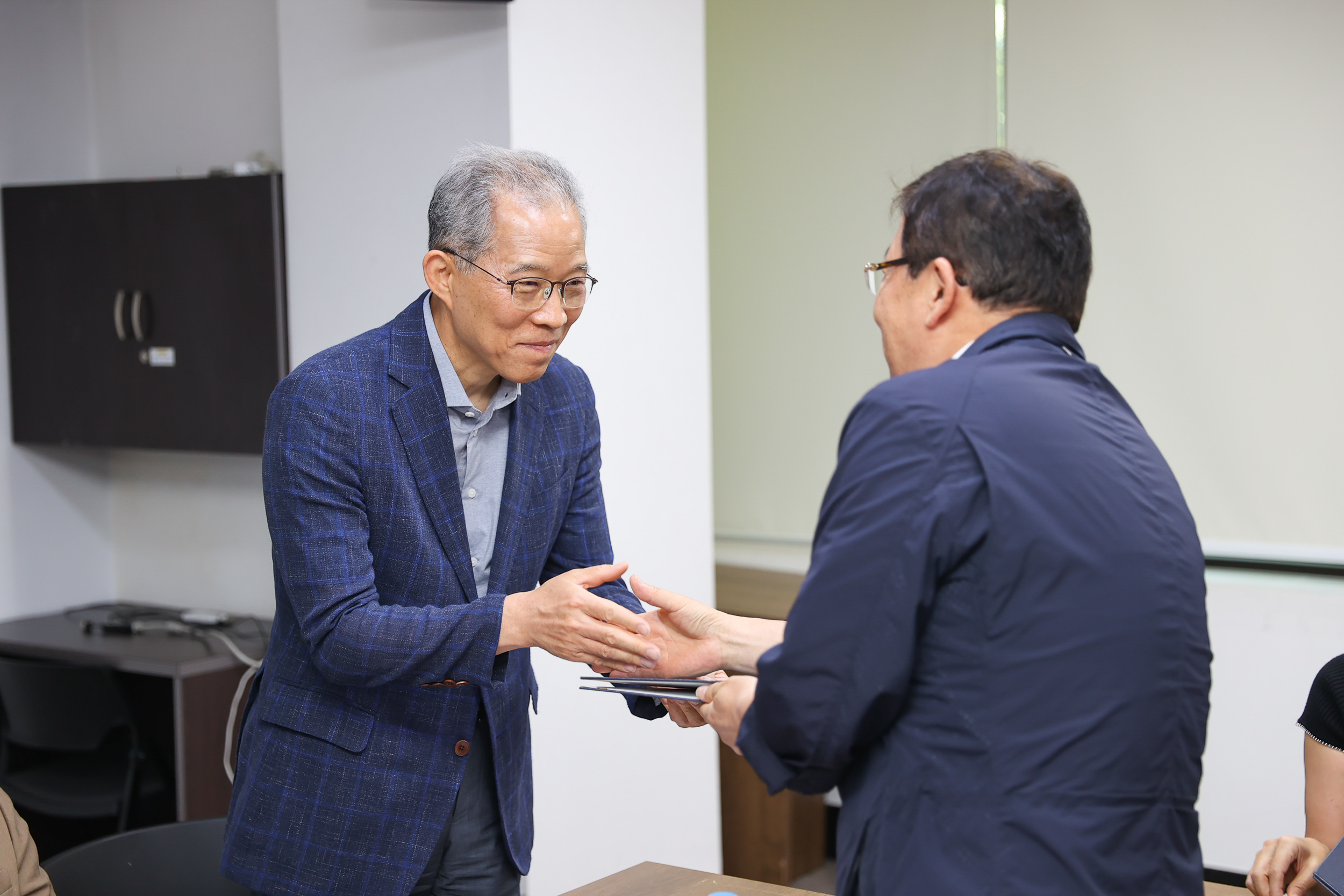 20240626-2024년 건축위원회 신규위원 위촉식 240626_0078_G_154057.jpg