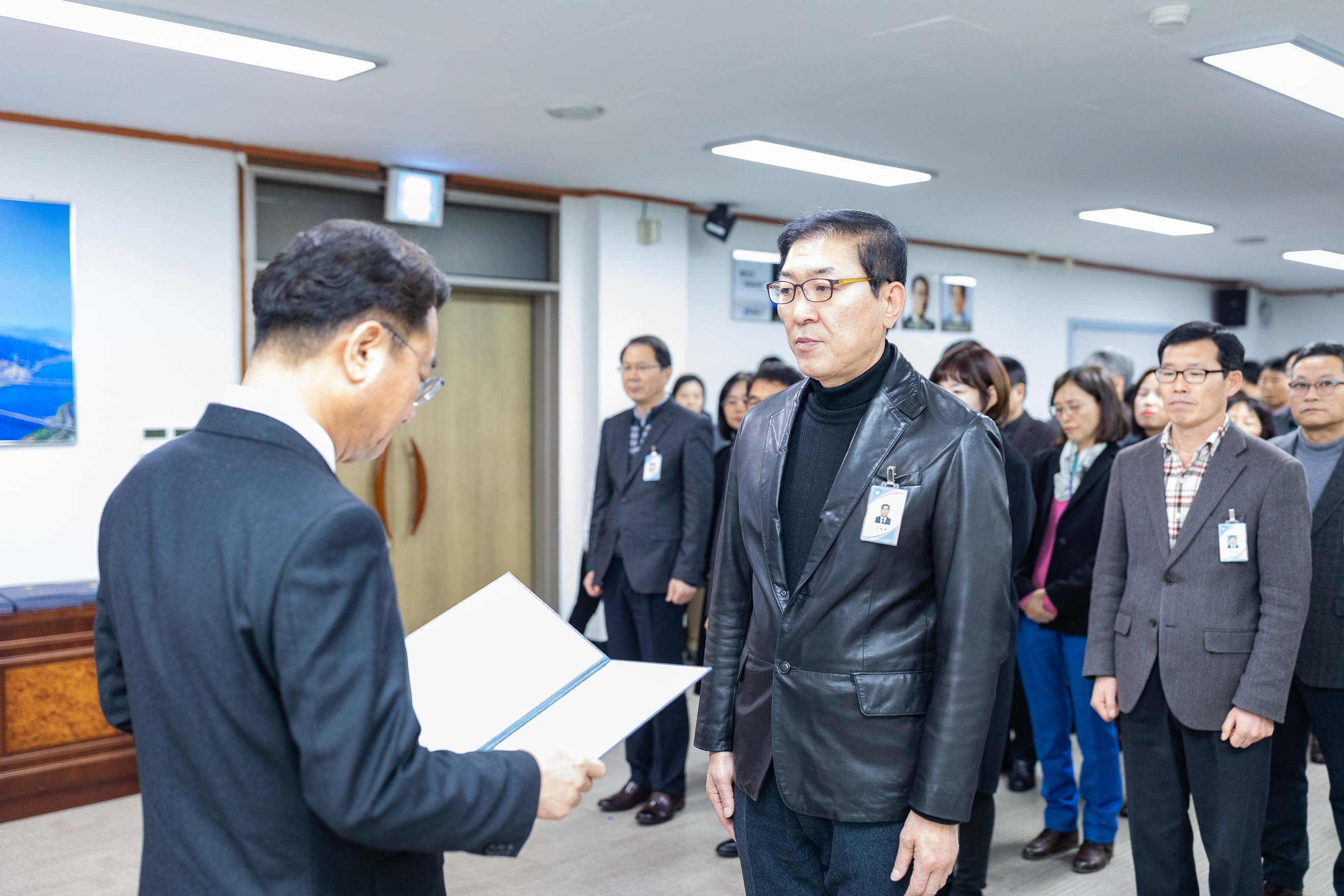 20190104-6급이상 공무원 보직임용 발령장 수여 IB5_8984_S.jpg